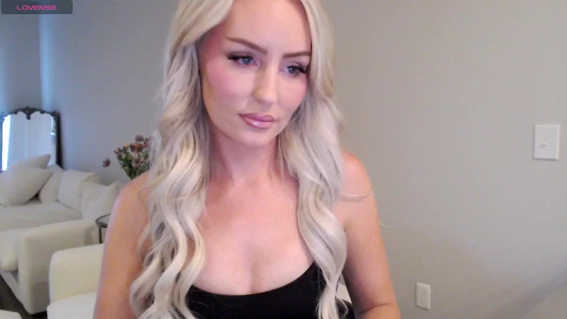 Gallery image thumbnail from Officialelsa's myfreecams stream on, 05/12/2025, 21:17 image 10 of 20