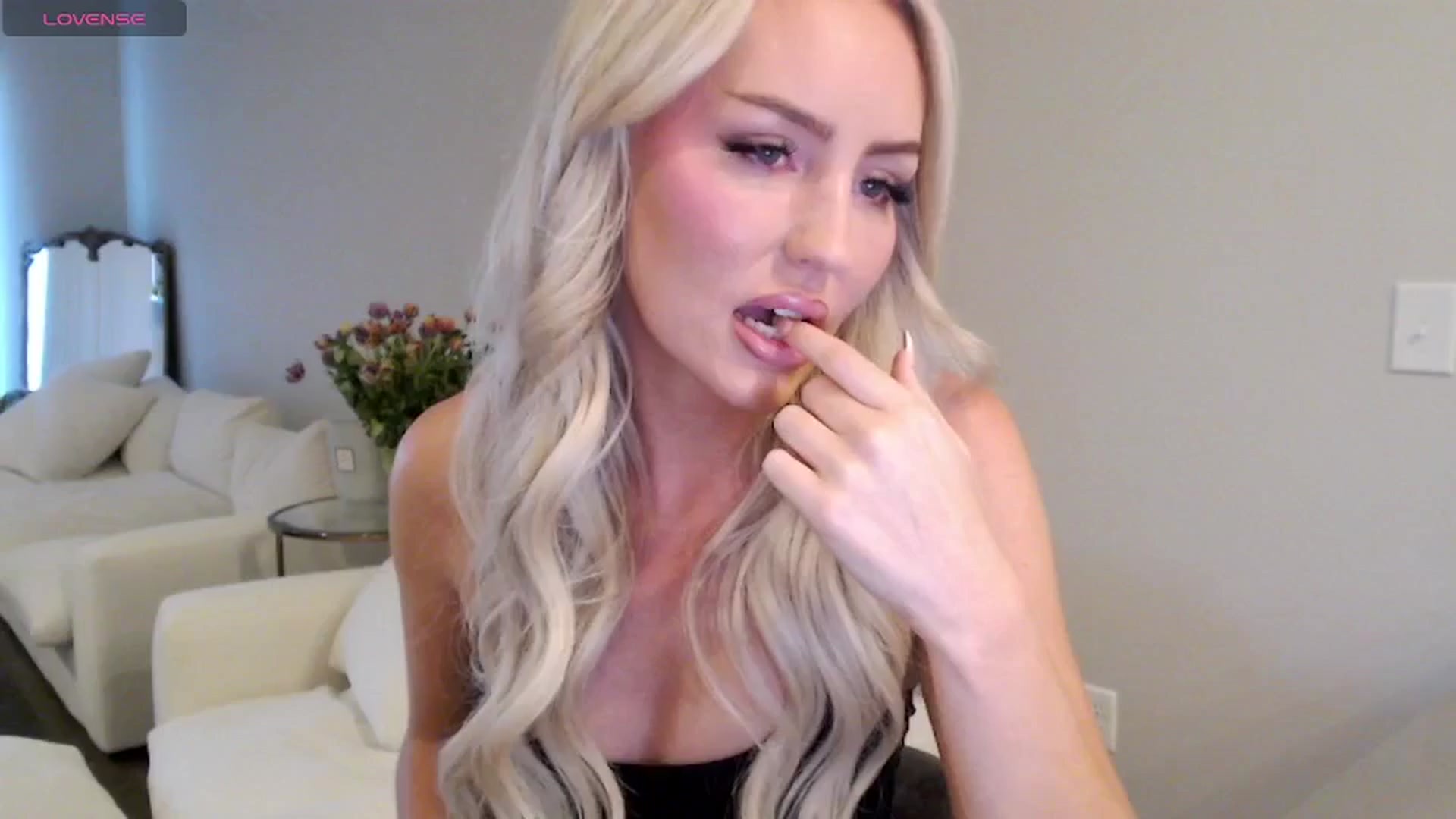 Gallery image thumbnail from Officialelsa's myfreecams stream on, 05/12/2025, 22:57 image 1 of 20