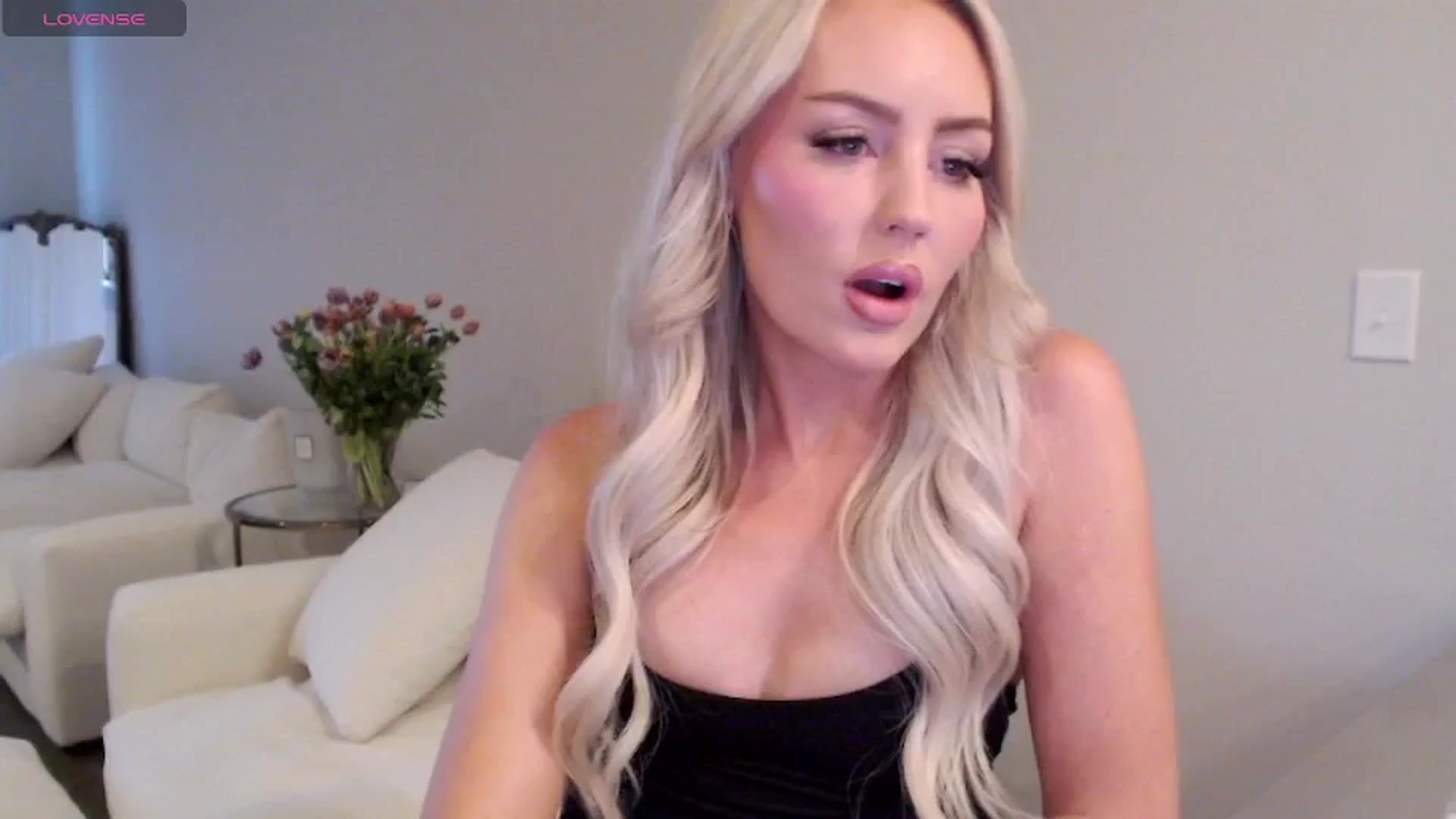 Gallery image thumbnail from Officialelsa's myfreecams stream on, 05/12/2025, 22:57 image 9 of 20