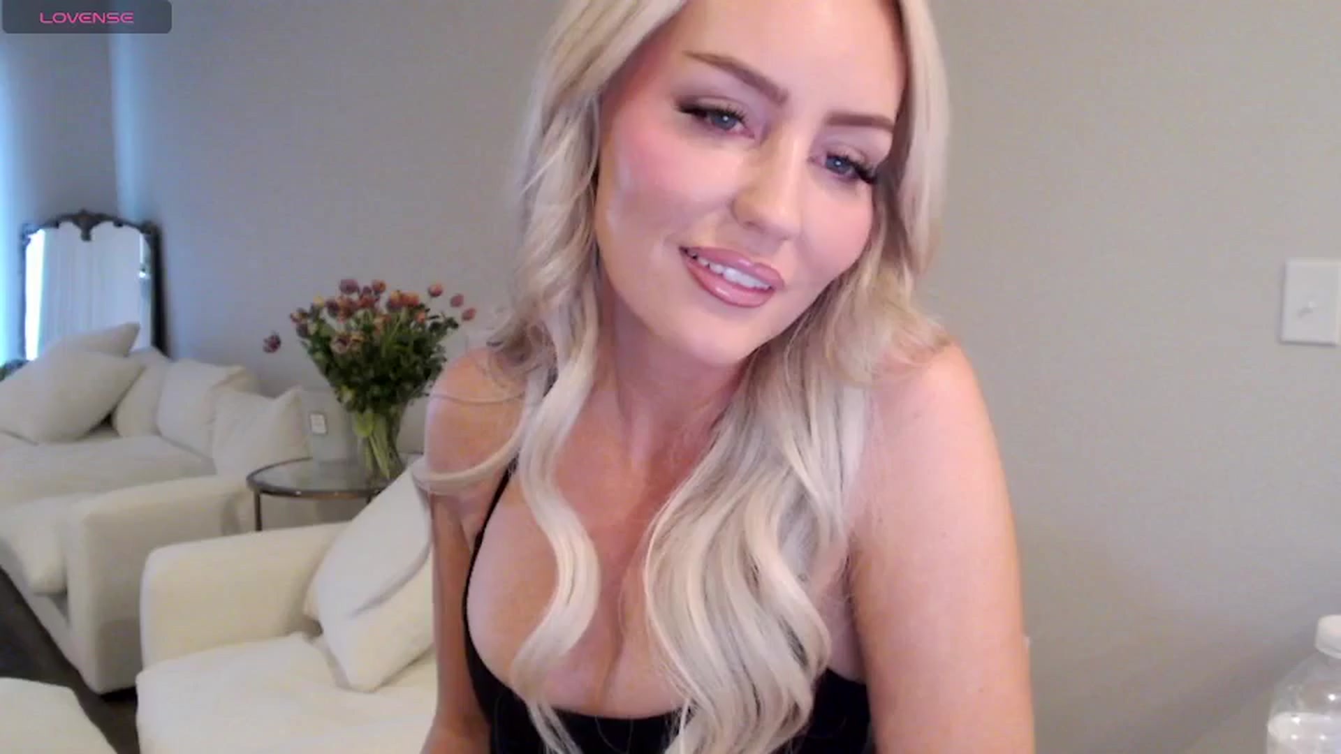 Gallery image thumbnail from Officialelsa's myfreecams stream on, 05/12/2025, 22:57 image 5 of 20
