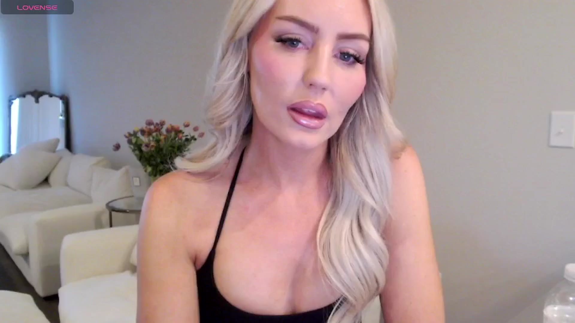 Gallery image thumbnail from Officialelsa's myfreecams stream on, 05/12/2025, 22:57 image 4 of 20
