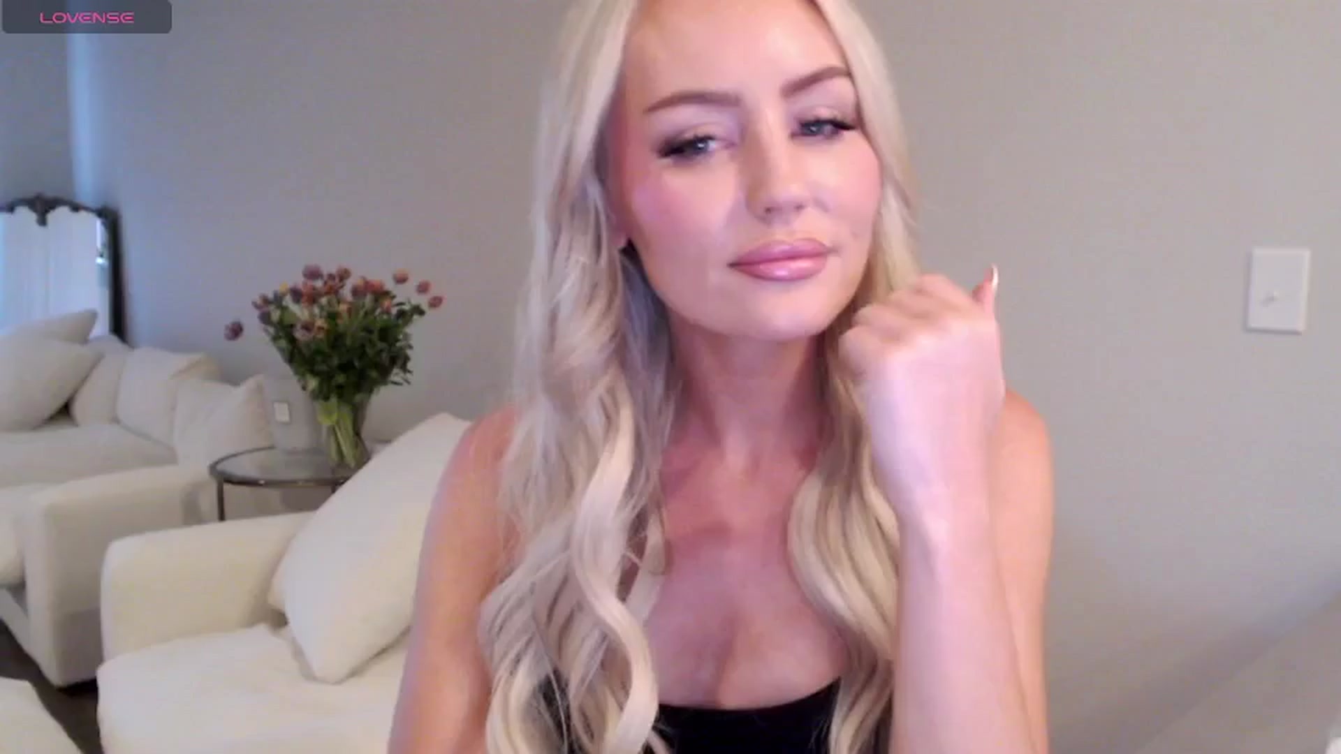 Gallery image thumbnail from Officialelsa's myfreecams stream on, 05/12/2025, 22:57 image 12 of 20