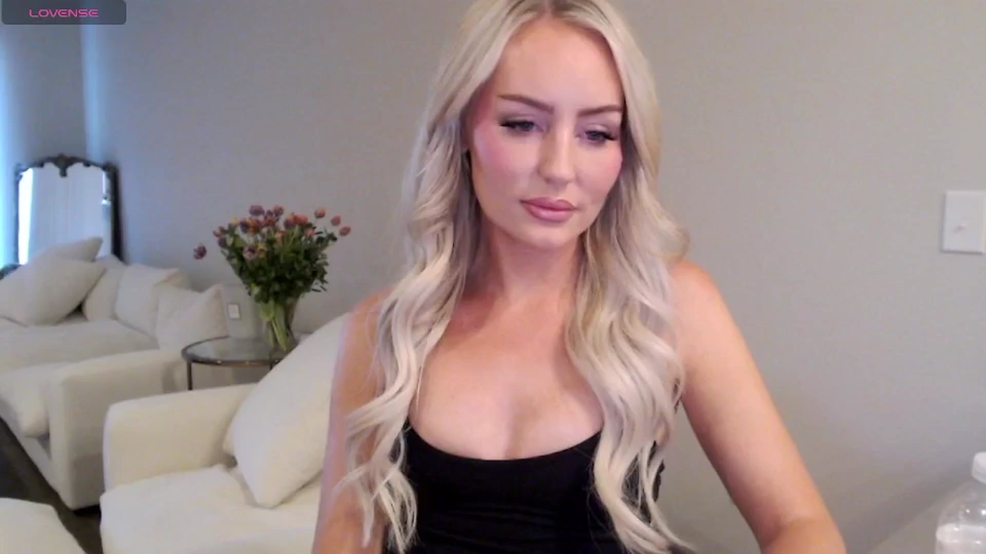 Gallery image thumbnail from Officialelsa's myfreecams stream on, 05/12/2025, 22:57 image 6 of 20