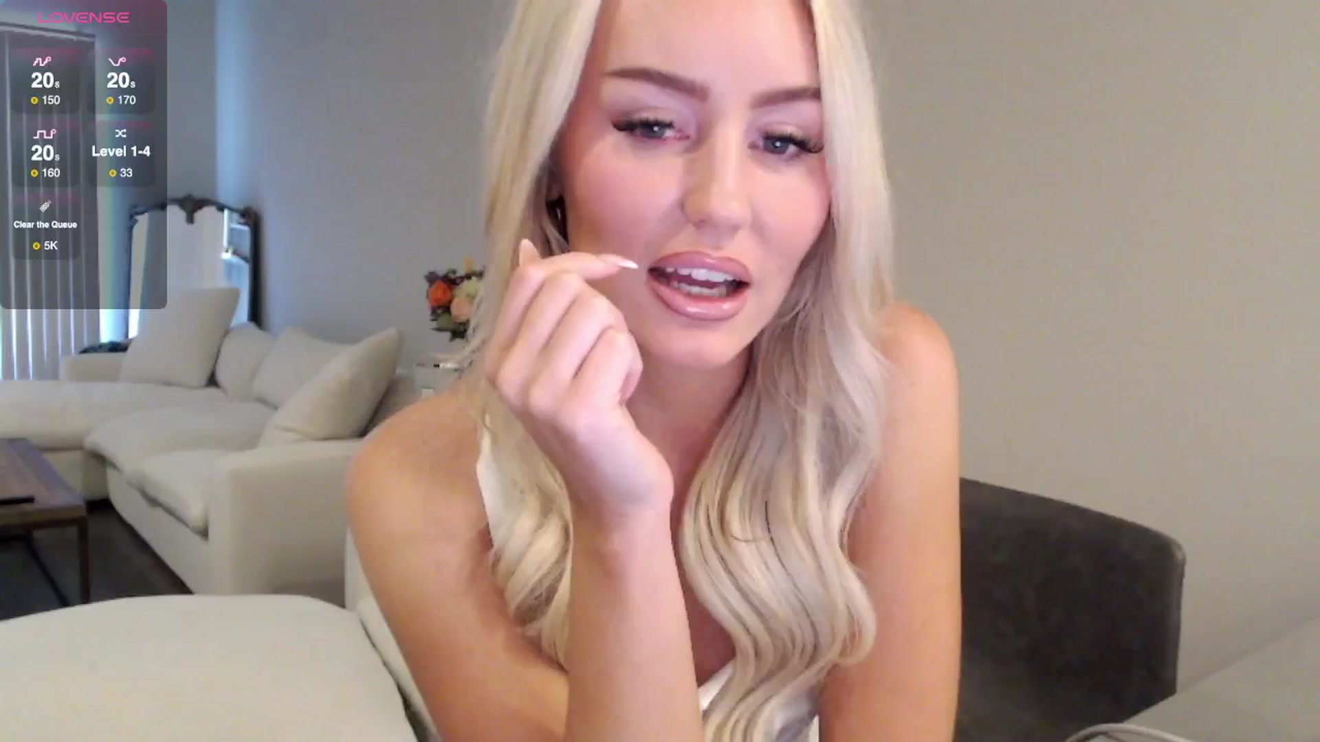 Gallery image thumbnail from Officialelsa's myfreecams stream on, 05/21/2025, 21:17 image 2 of 20