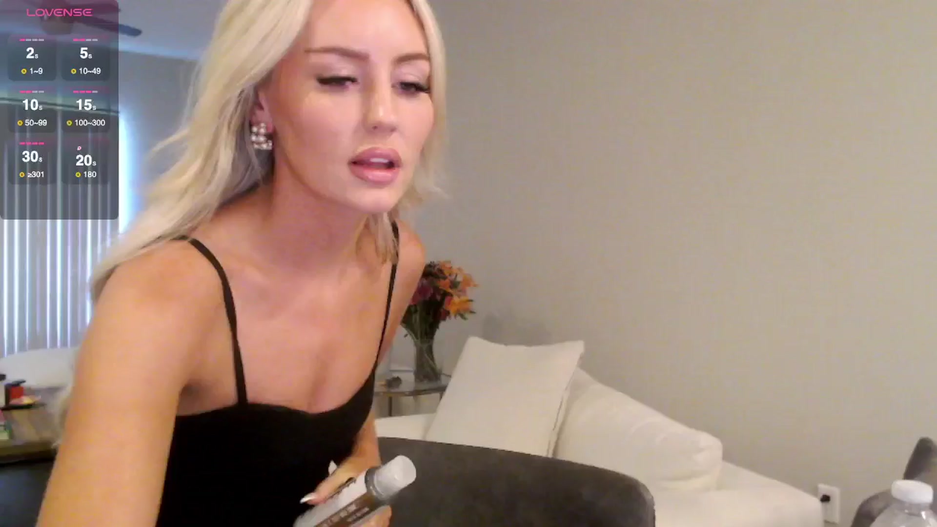 Gallery image thumbnail from Officialelsa's myfreecams stream on, 05/30/2025, 23:40 image 5 of 20