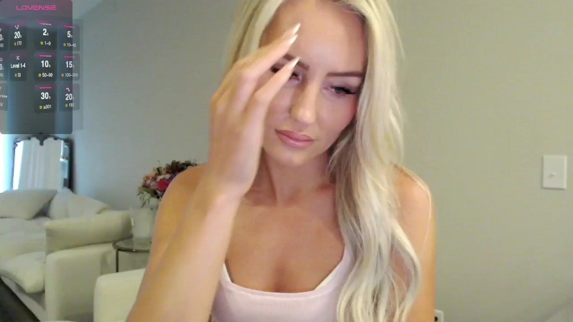 Gallery image thumbnail from Officialelsa's myfreecams stream on, 06/01/2025, 21:54 image 17 of 20