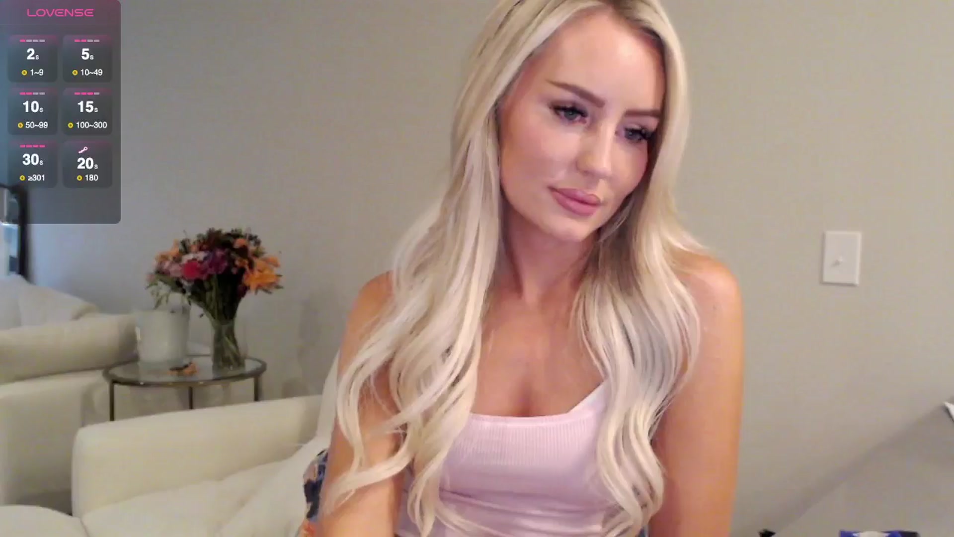Gallery image thumbnail from Officialelsa's myfreecams stream on, 06/01/2025, 22:48 image 11 of 20