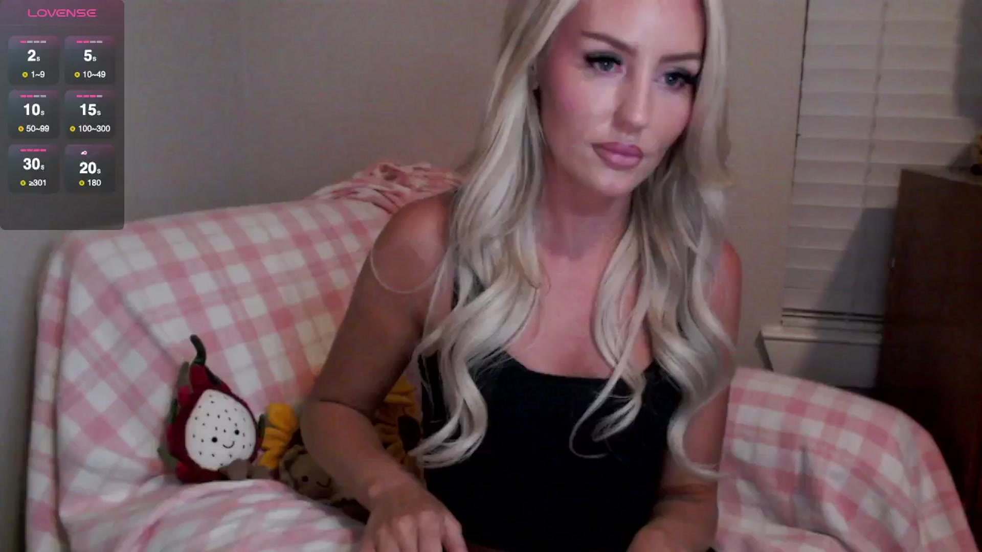 Gallery image thumbnail from Officialelsa's myfreecams stream on, 06/03/2025, 05:33 image 1 of 20