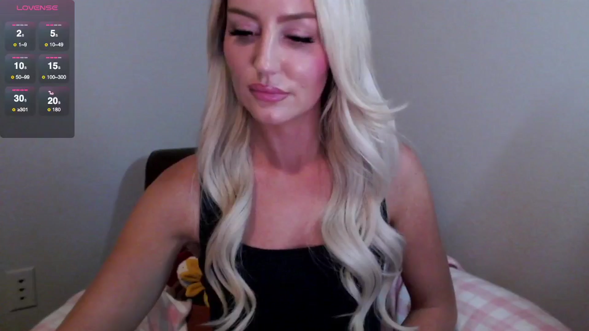 Gallery image thumbnail from Officialelsa's myfreecams stream on, 06/03/2025, 06:14 image 1 of 20