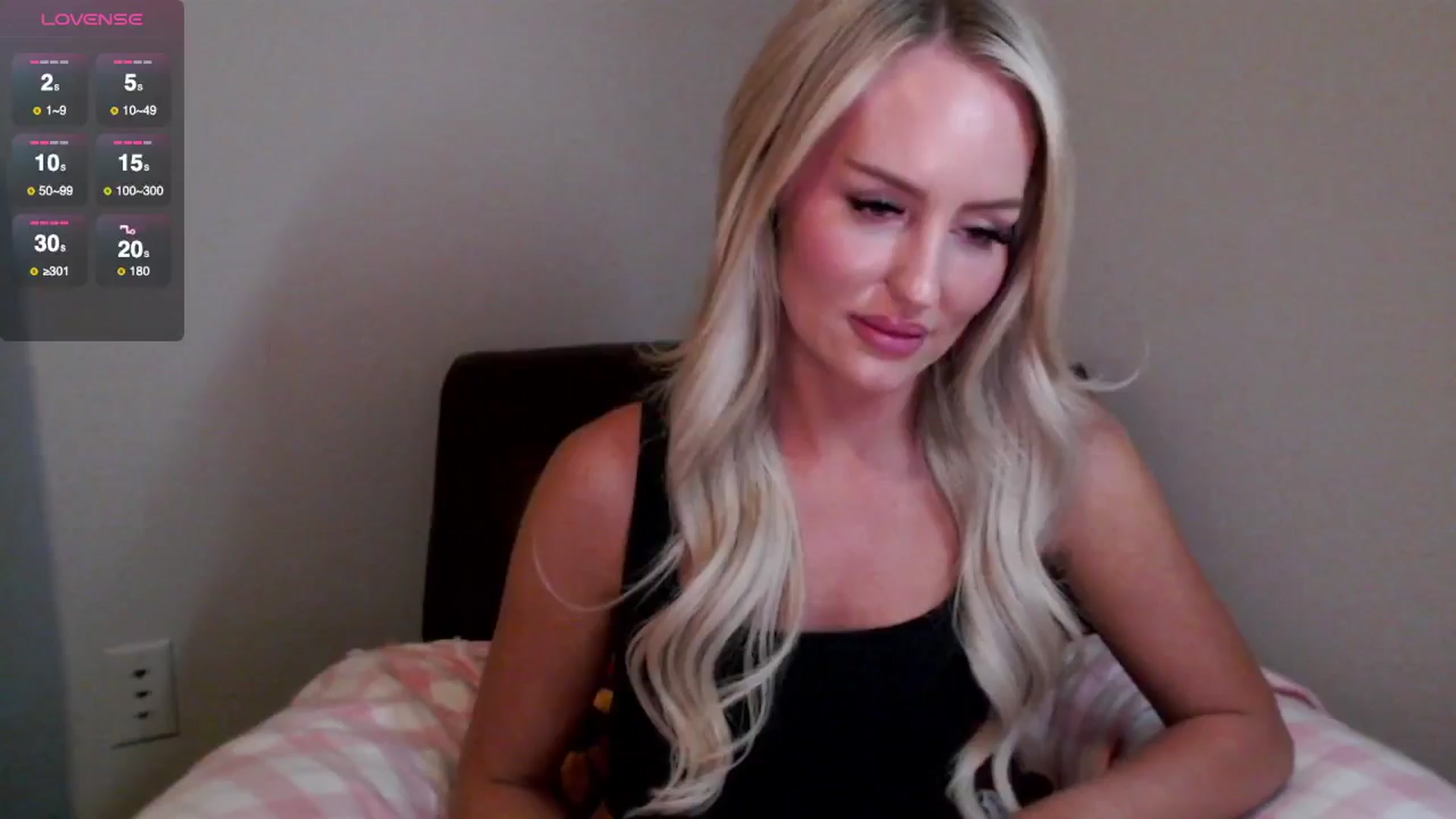 Gallery image thumbnail from Officialelsa's myfreecams stream on, 06/03/2025, 06:14 image 12 of 20