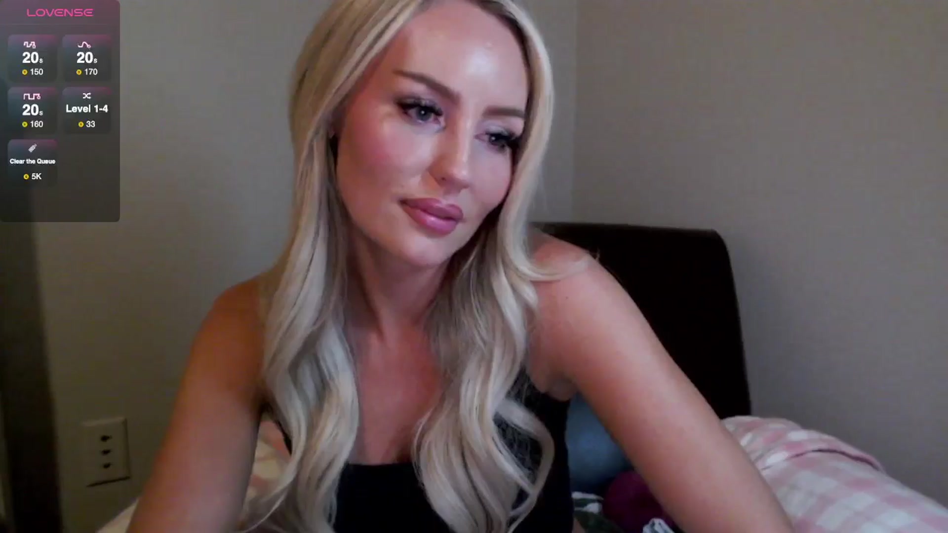 Gallery image thumbnail from Officialelsa's myfreecams stream on, 06/03/2025, 06:14 image 17 of 20
