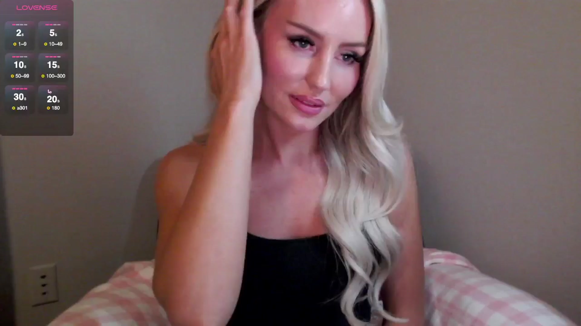 Gallery image thumbnail from Officialelsa's myfreecams stream on, 06/03/2025, 06:14 image 6 of 20