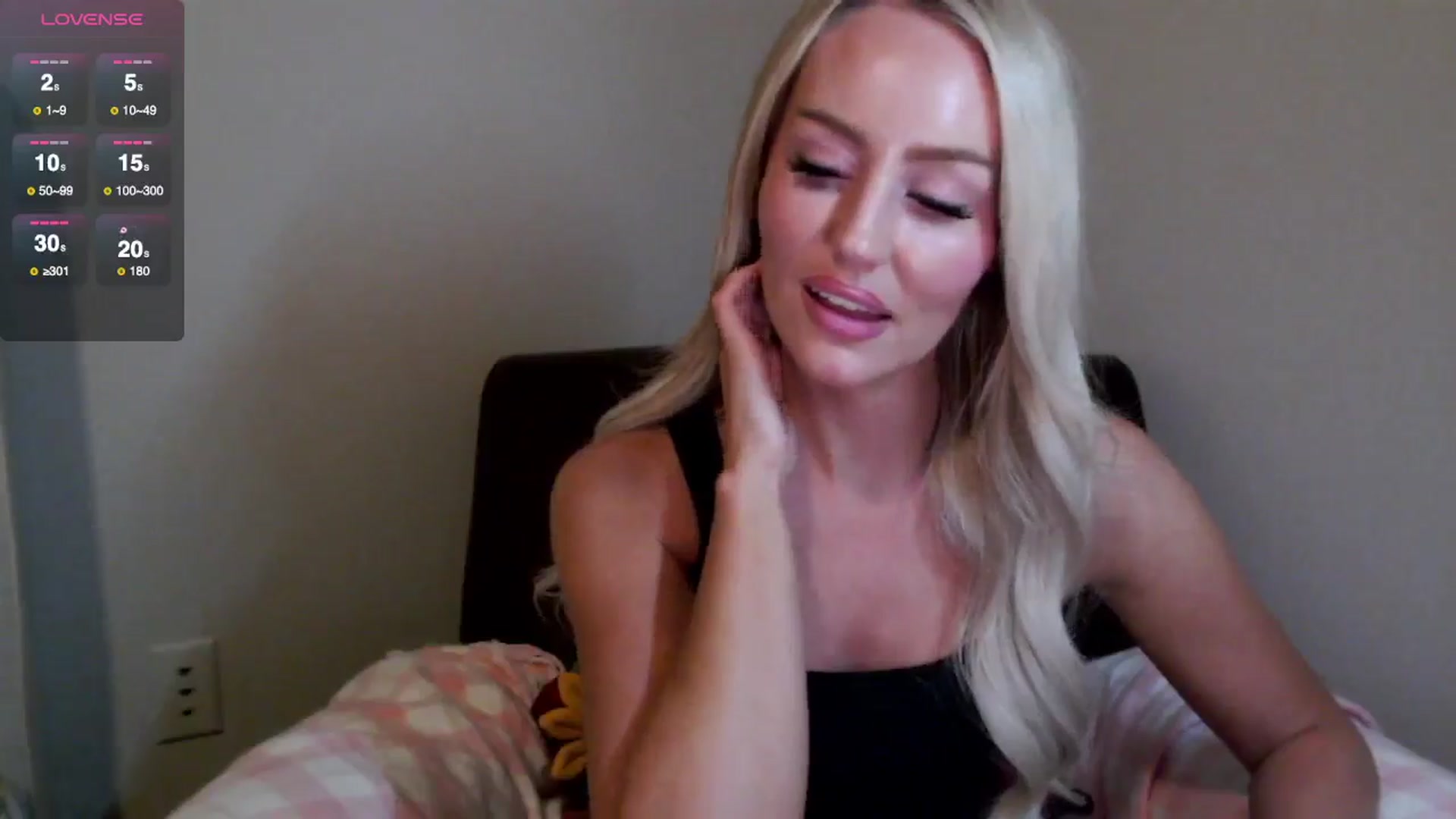 Gallery image thumbnail from Officialelsa's myfreecams stream on, 06/03/2025, 06:14 image 14 of 20