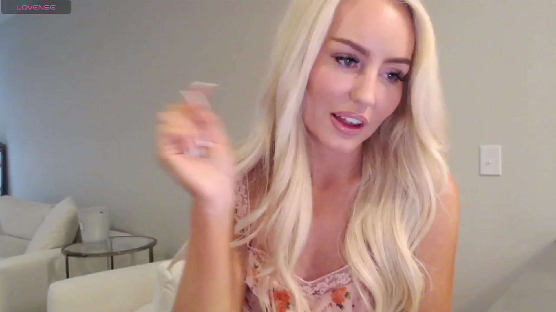 Gallery image thumbnail from Officialelsa's myfreecams stream on, 06/11/2025, 22:11 image 2 of 20