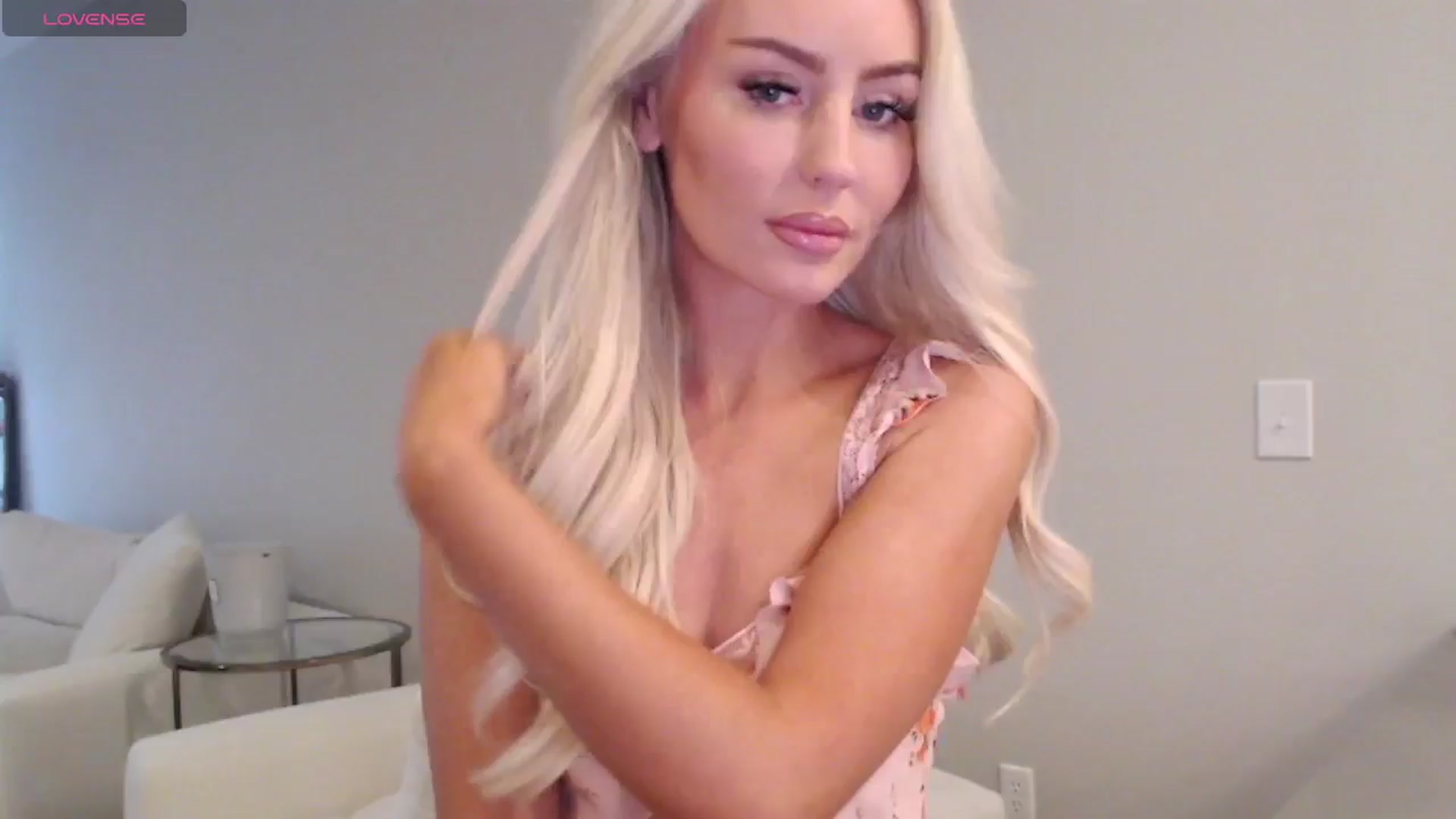 Gallery image thumbnail from Officialelsa's myfreecams stream on, 06/11/2025, 22:11 image 1 of 20