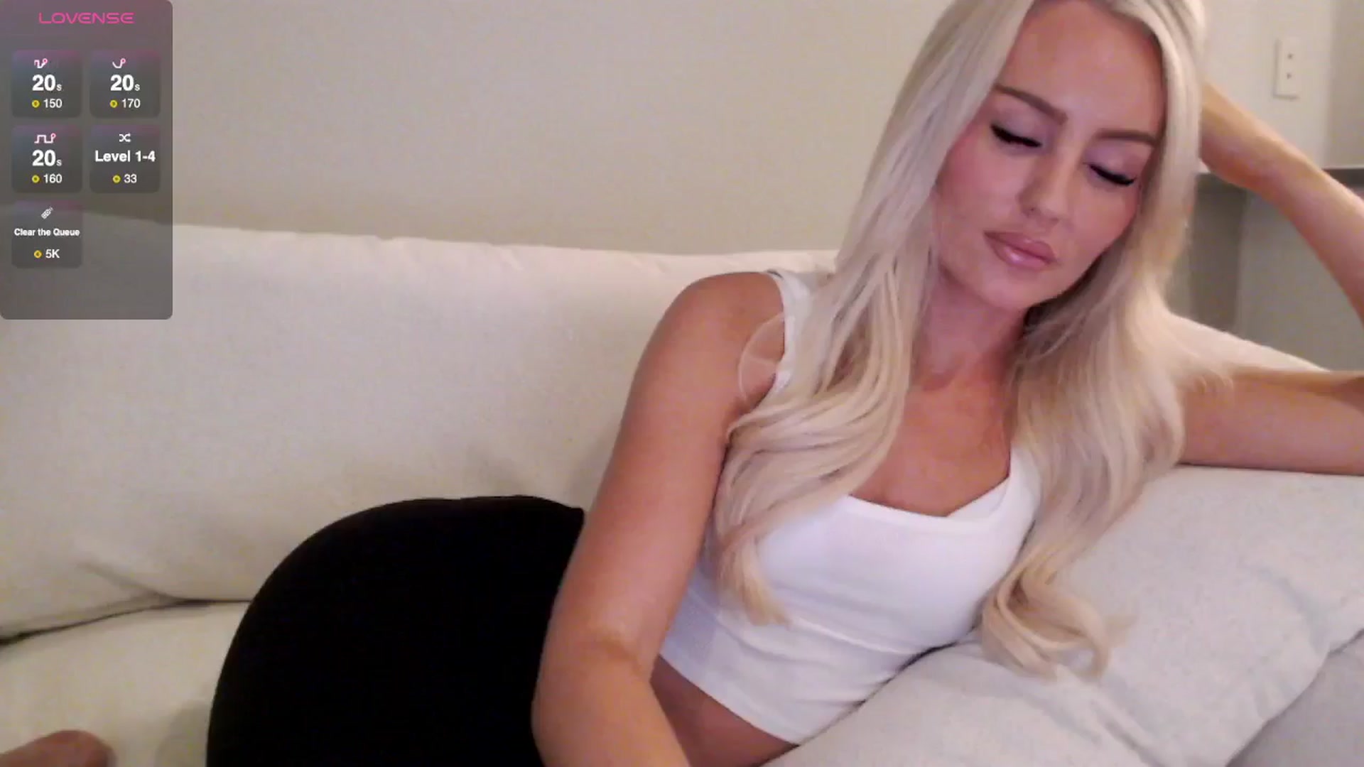 Gallery image thumbnail from Officialelsa's myfreecams stream on, 06/15/2025, 19:09 image 6 of 20