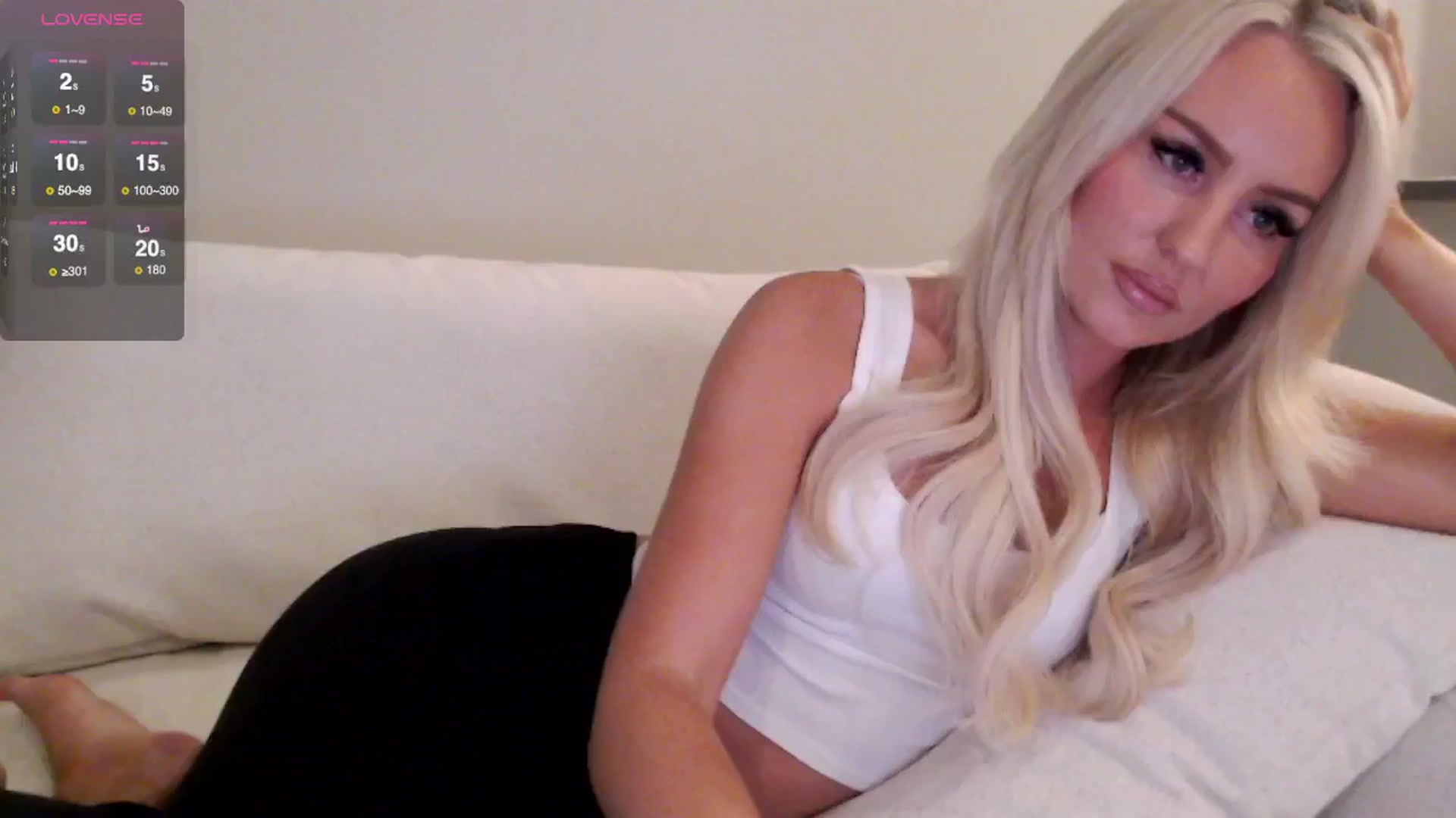 Gallery image thumbnail from Officialelsa's myfreecams stream on, 06/15/2025, 19:09 image 2 of 20