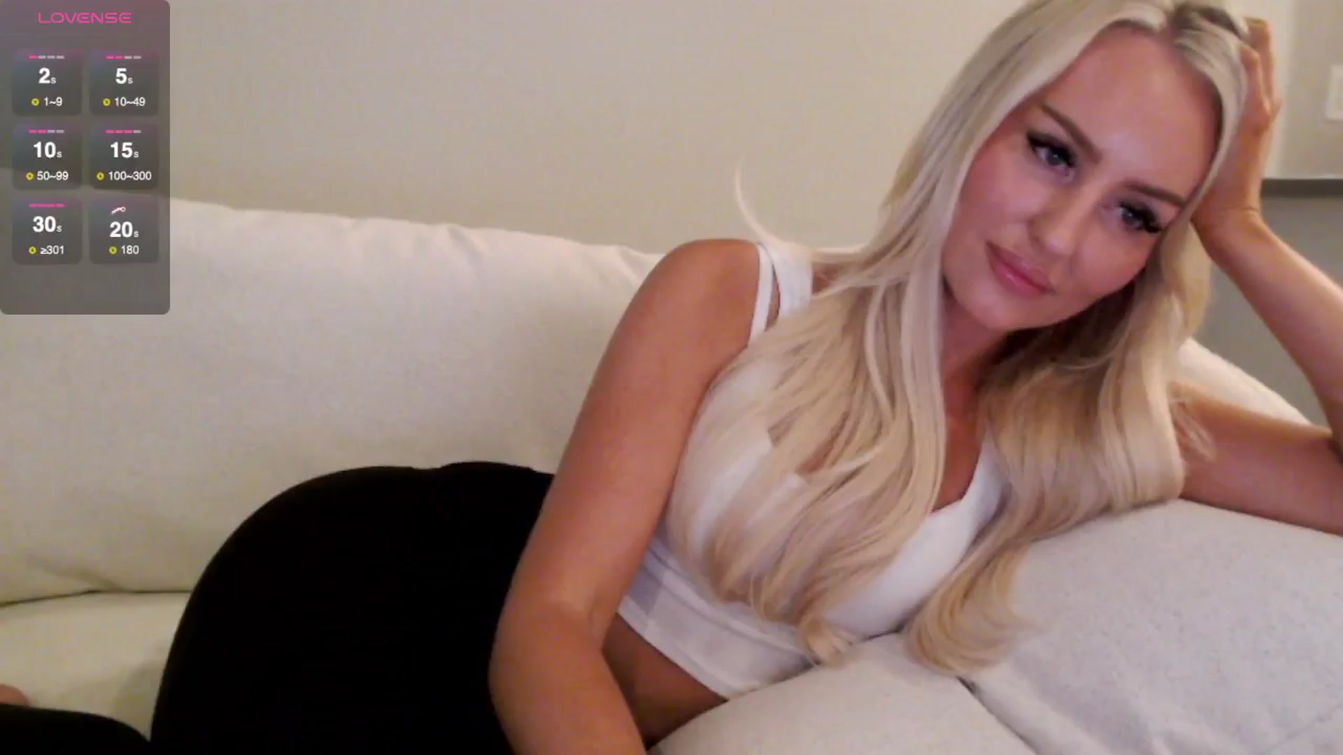 Gallery image thumbnail from Officialelsa's myfreecams stream on, 06/15/2025, 21:11 image 10 of 20