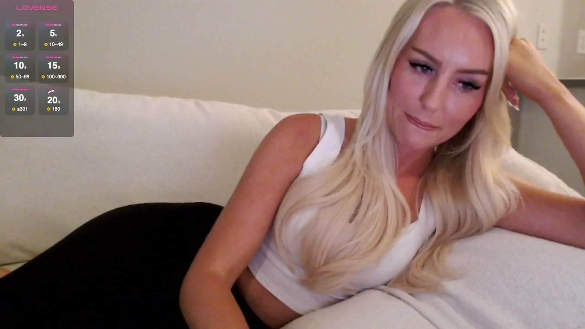 Gallery image thumbnail from Officialelsa's myfreecams stream on, 06/15/2025, 21:11 image 19 of 20