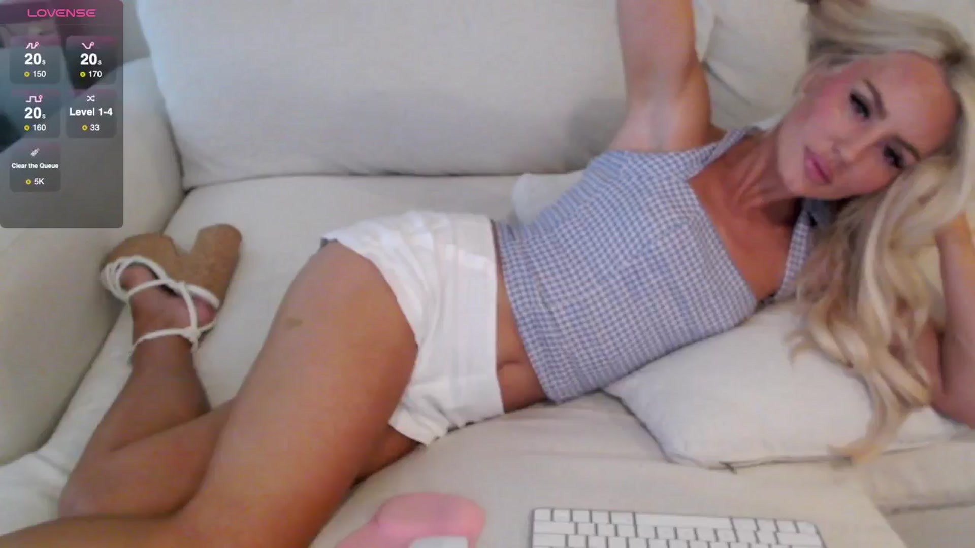 Gallery image thumbnail from Officialelsa's myfreecams stream on, 06/16/2025, 20:38 image 8 of 20