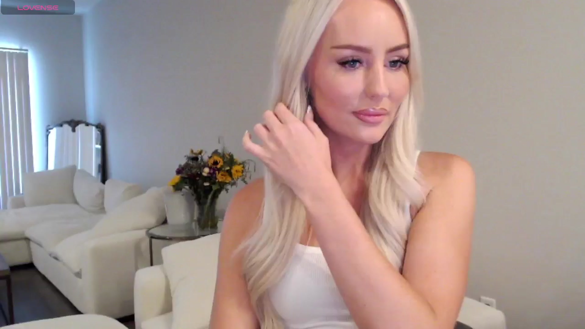 Gallery image thumbnail from Officialelsa's myfreecams stream on, 06/21/2025, 20:11 image 5 of 20