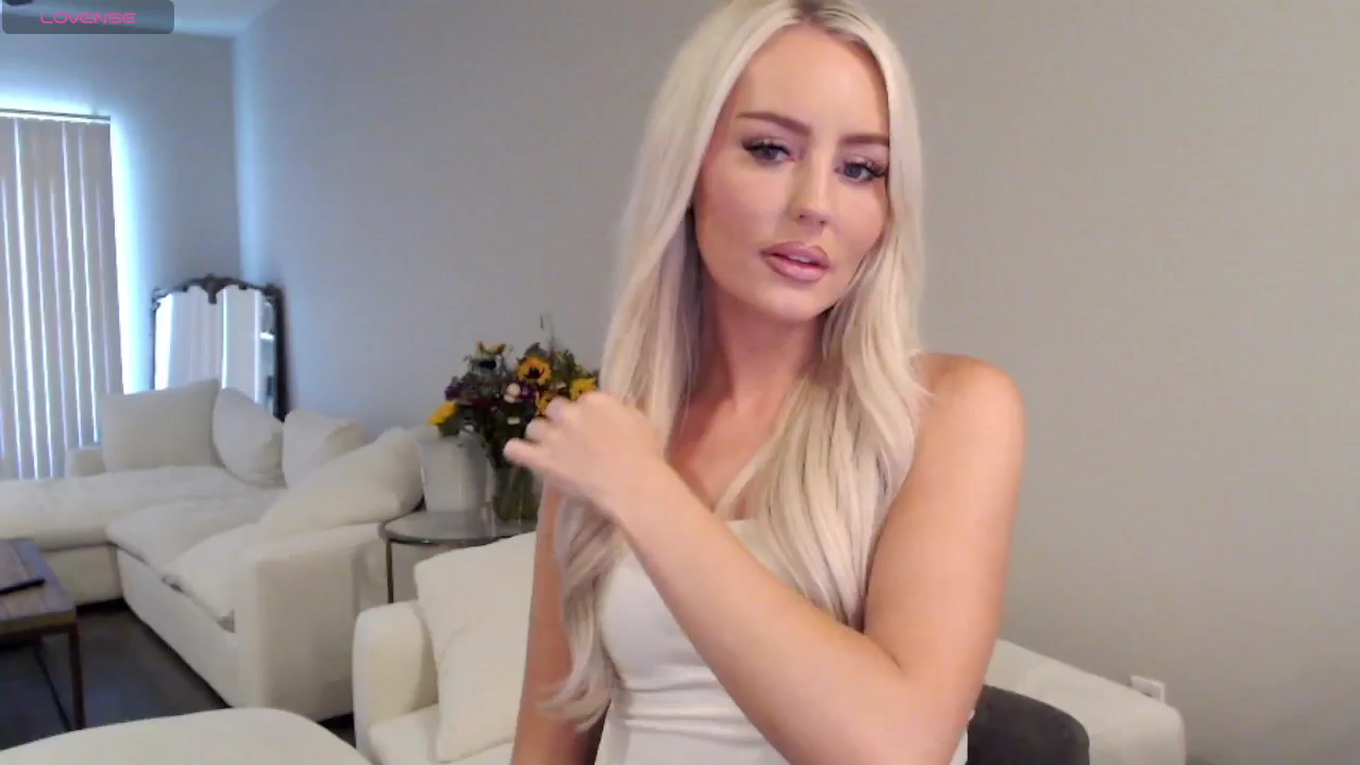 Gallery image thumbnail from Officialelsa's myfreecams stream on, 06/21/2025, 20:11 image 1 of 20