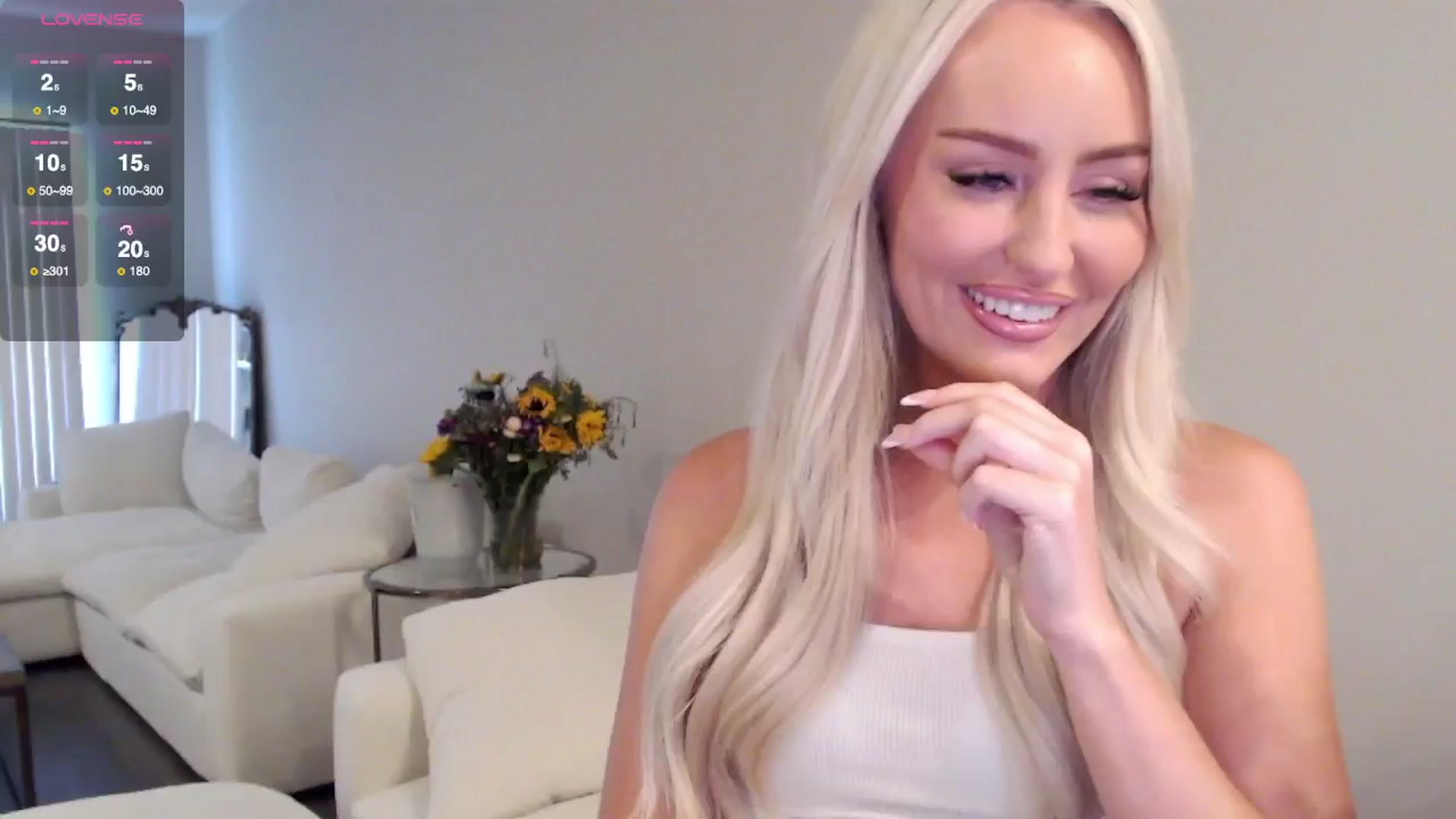 Gallery image thumbnail from Officialelsa's myfreecams stream on, 06/21/2025, 20:11 image 17 of 20