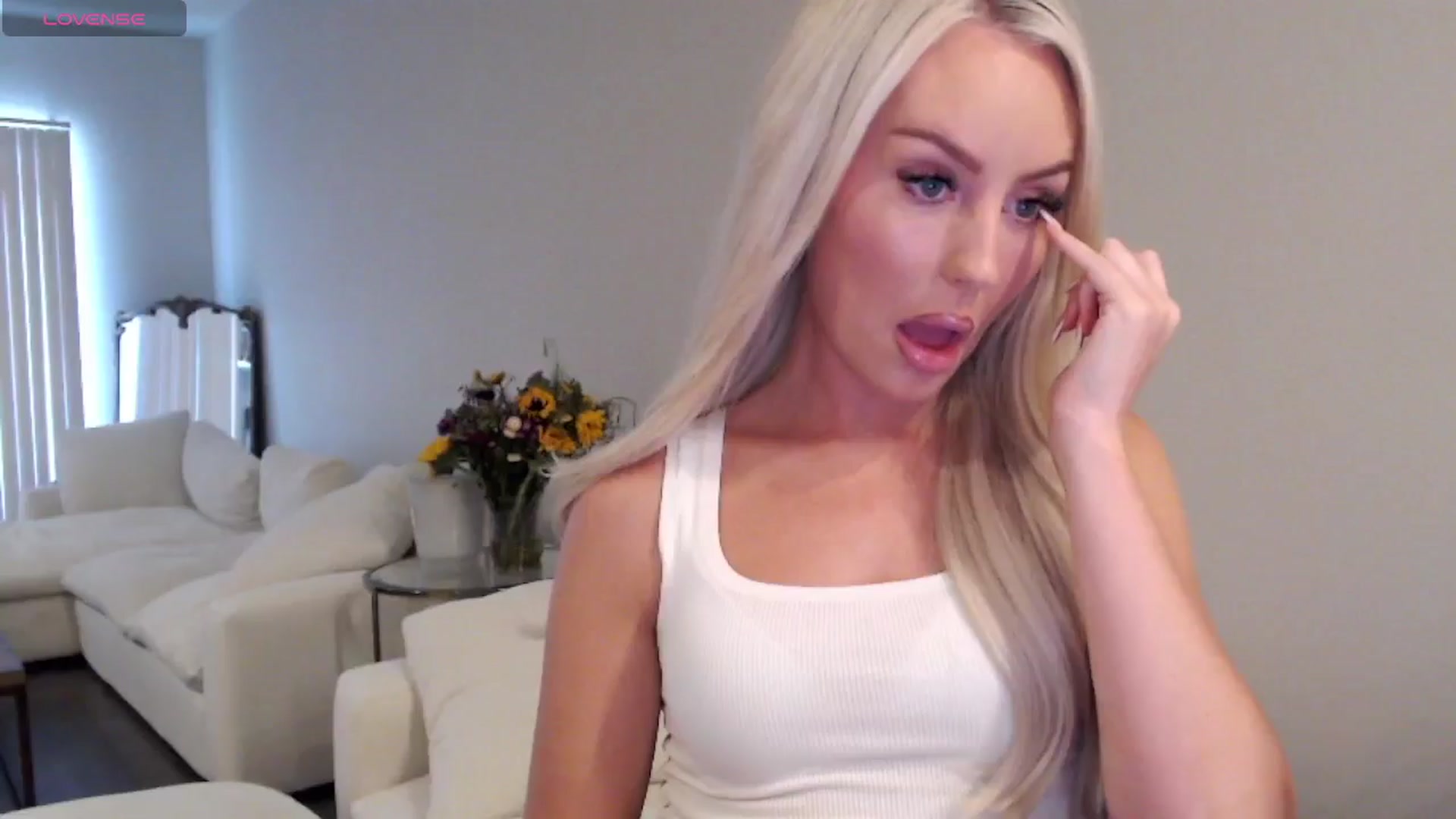 Gallery image thumbnail from Officialelsa's myfreecams stream on, 06/21/2025, 20:11 image 11 of 20