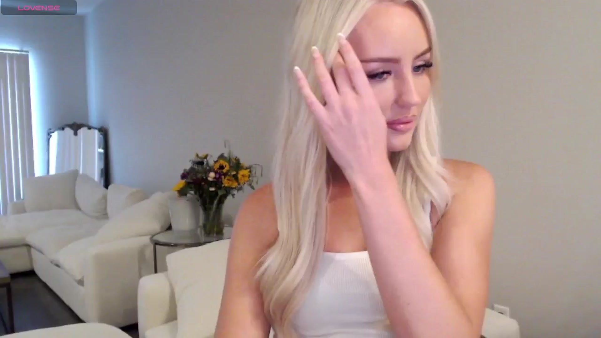 Gallery image thumbnail from Officialelsa's myfreecams stream on, 06/21/2025, 20:11 image 7 of 20