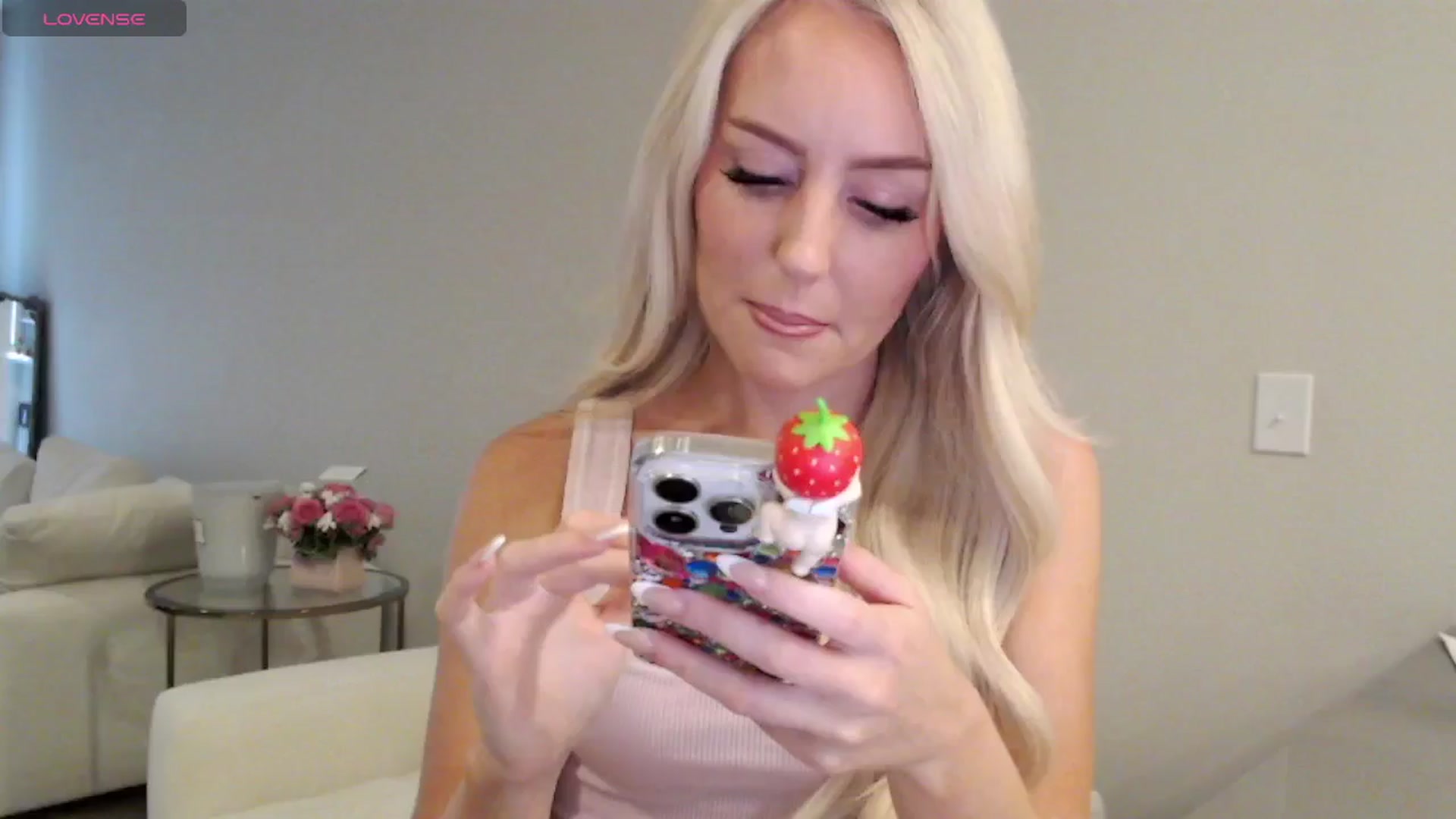 Gallery image thumbnail from Officialelsa's myfreecams stream on, 07/03/2025, 18:31 image 13 of 20