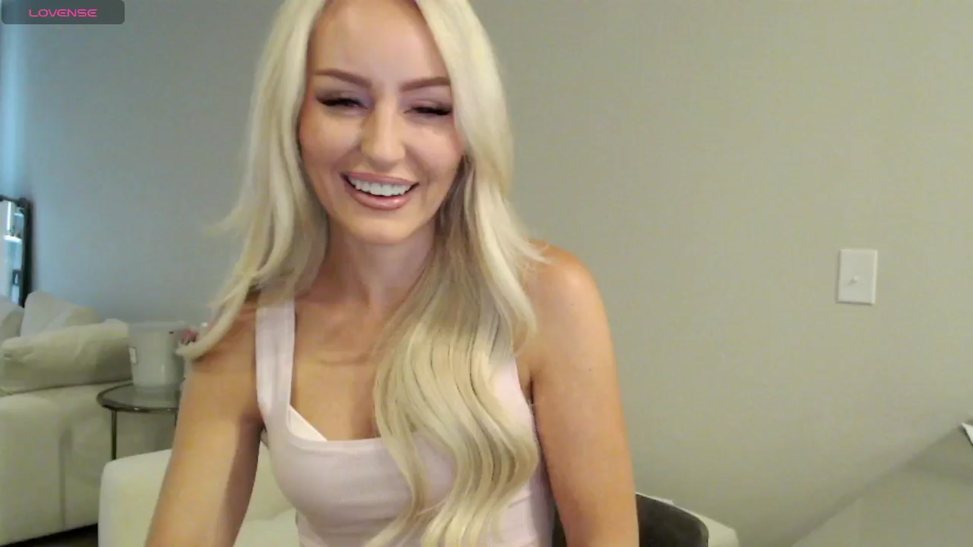 Gallery image thumbnail from Officialelsa's myfreecams stream on, 07/03/2025, 18:31 image 14 of 20