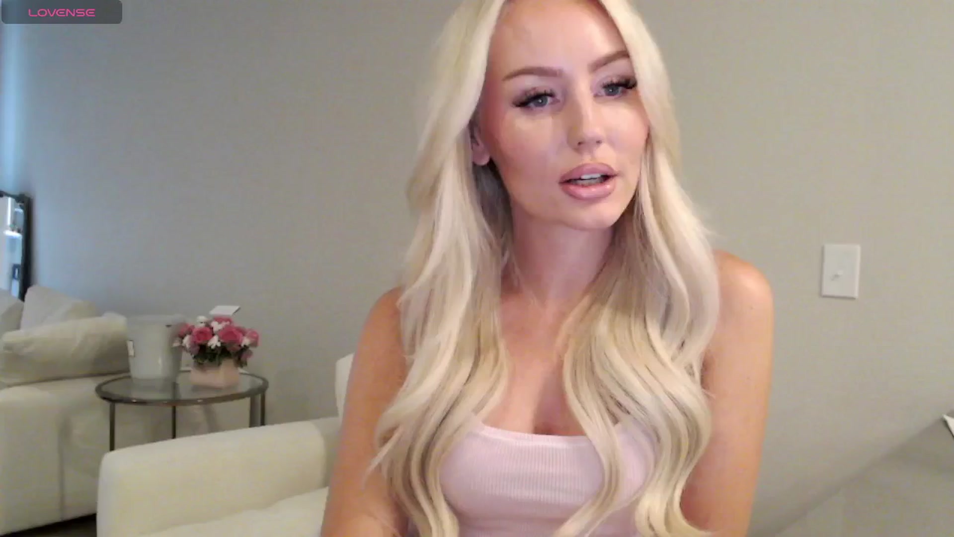 Gallery image thumbnail from Officialelsa's myfreecams stream on, 07/03/2025, 18:31 image 1 of 20