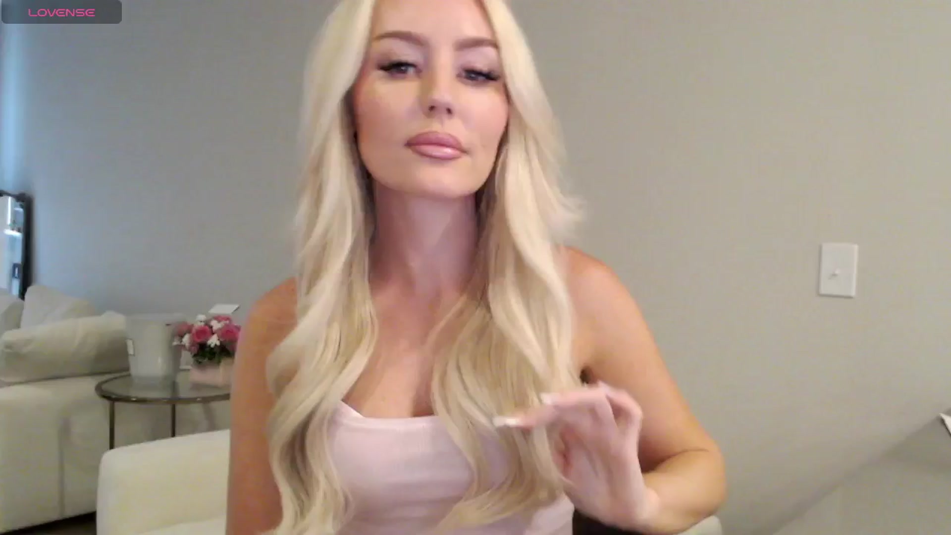 Gallery image thumbnail from Officialelsa's myfreecams stream on, 07/03/2025, 18:31 image 3 of 20