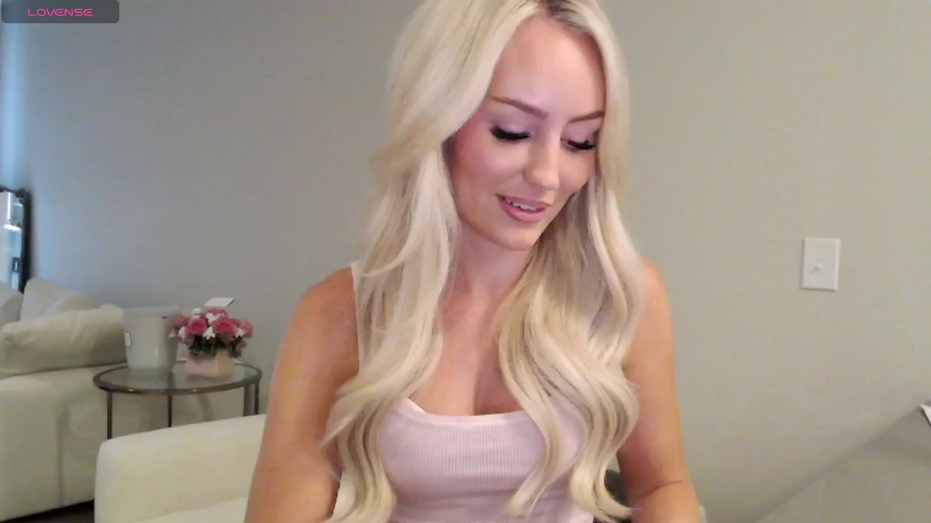Gallery image thumbnail from Officialelsa's myfreecams stream on, 07/03/2025, 18:31 image 2 of 20