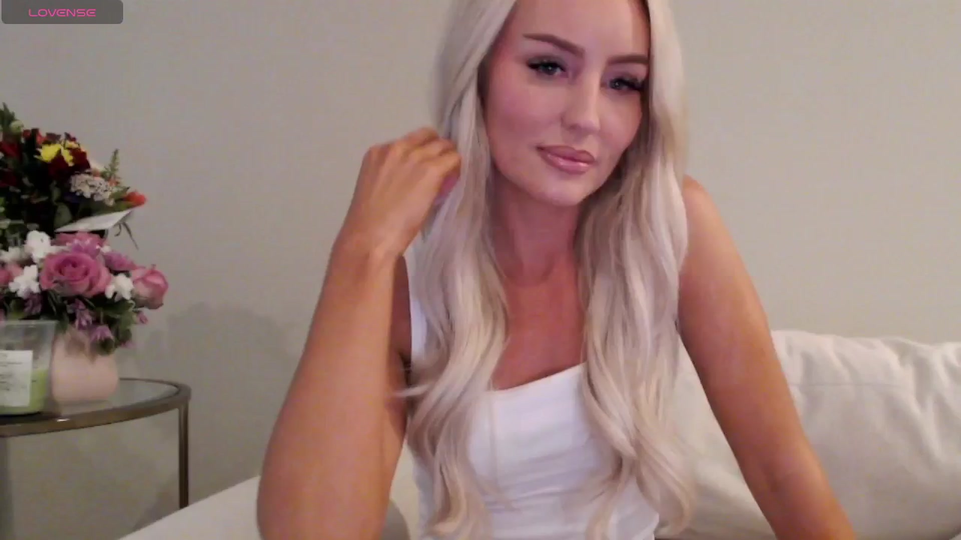 Gallery image thumbnail from Officialelsa's myfreecams stream on, 07/07/2025, 18:56 image 3 of 20