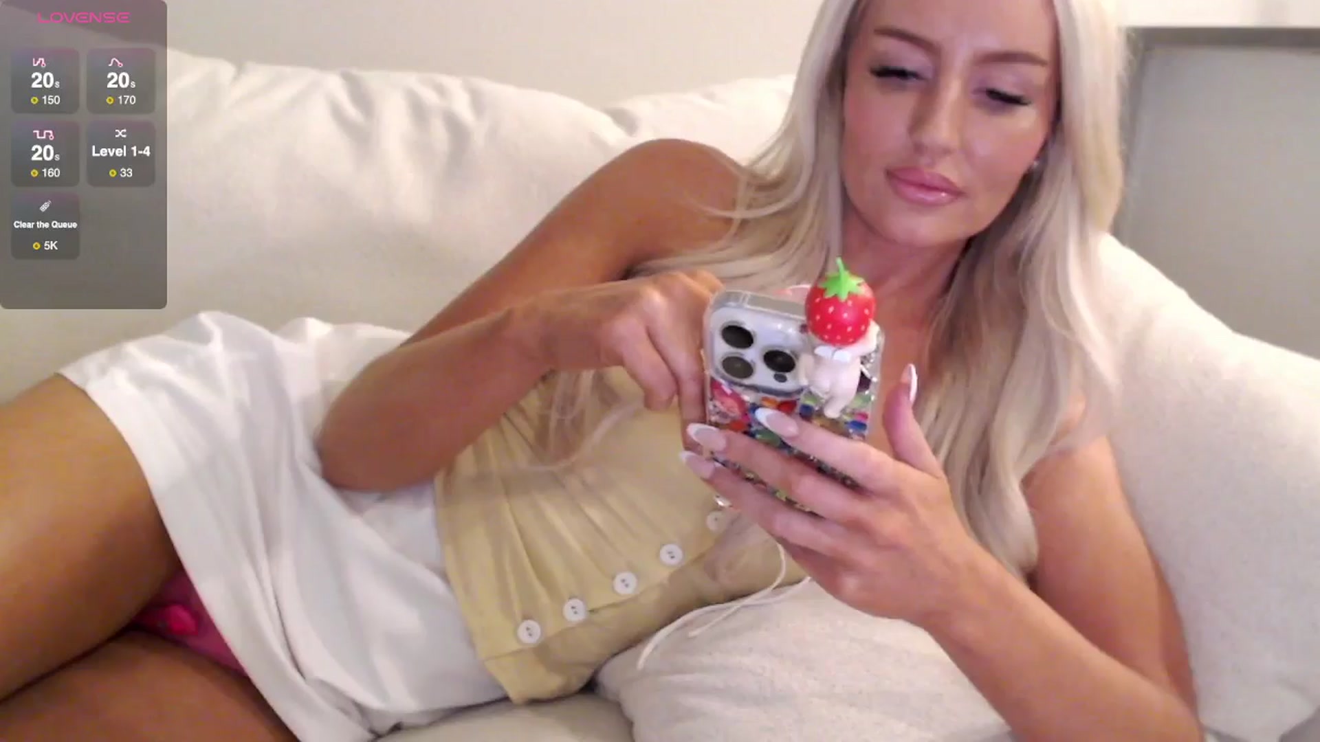 Gallery image thumbnail from Officialelsa's myfreecams stream on, 07/08/2025, 22:39 image 18 of 20