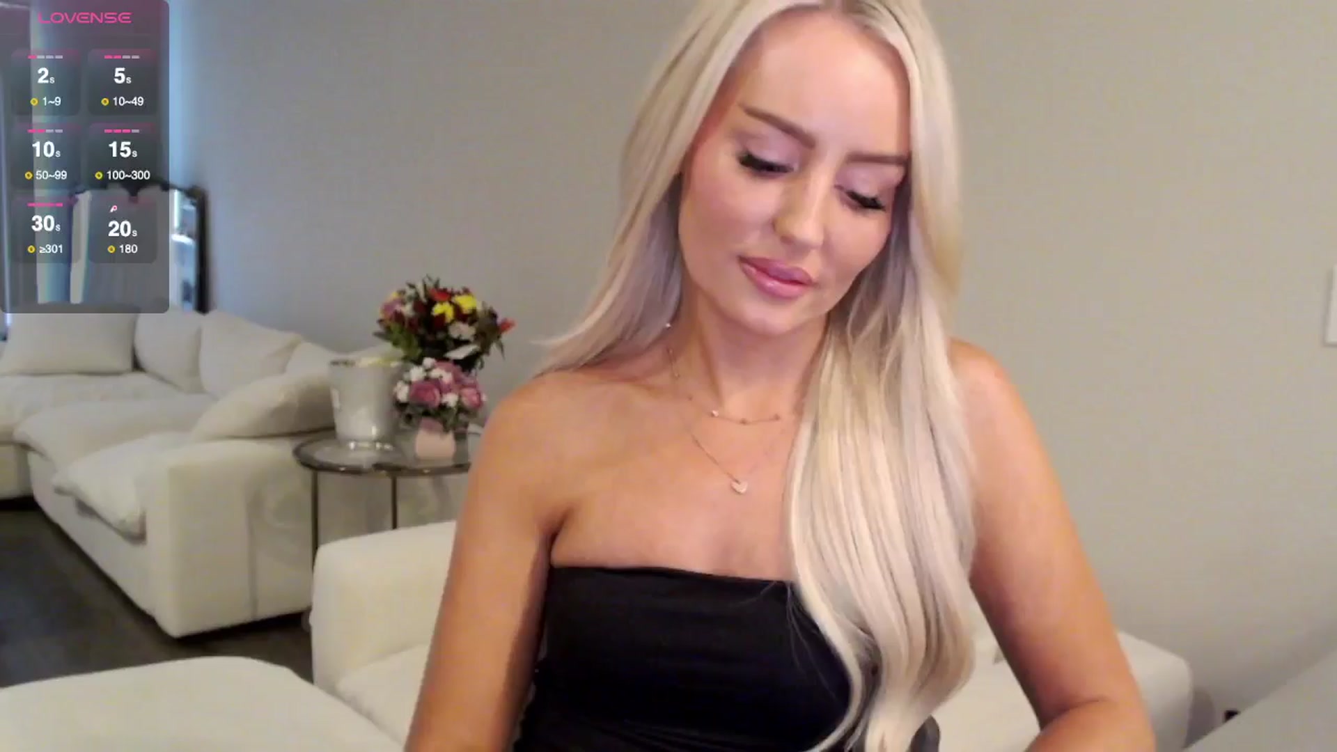 Gallery image thumbnail from Officialelsa's myfreecams stream on, 07/09/2025, 21:00 image 10 of 20