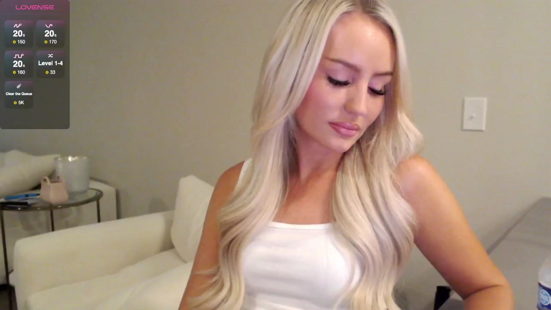 Gallery image thumbnail from Officialelsa's myfreecams stream on, 08/04/2025, 24:52 image 15 of 20