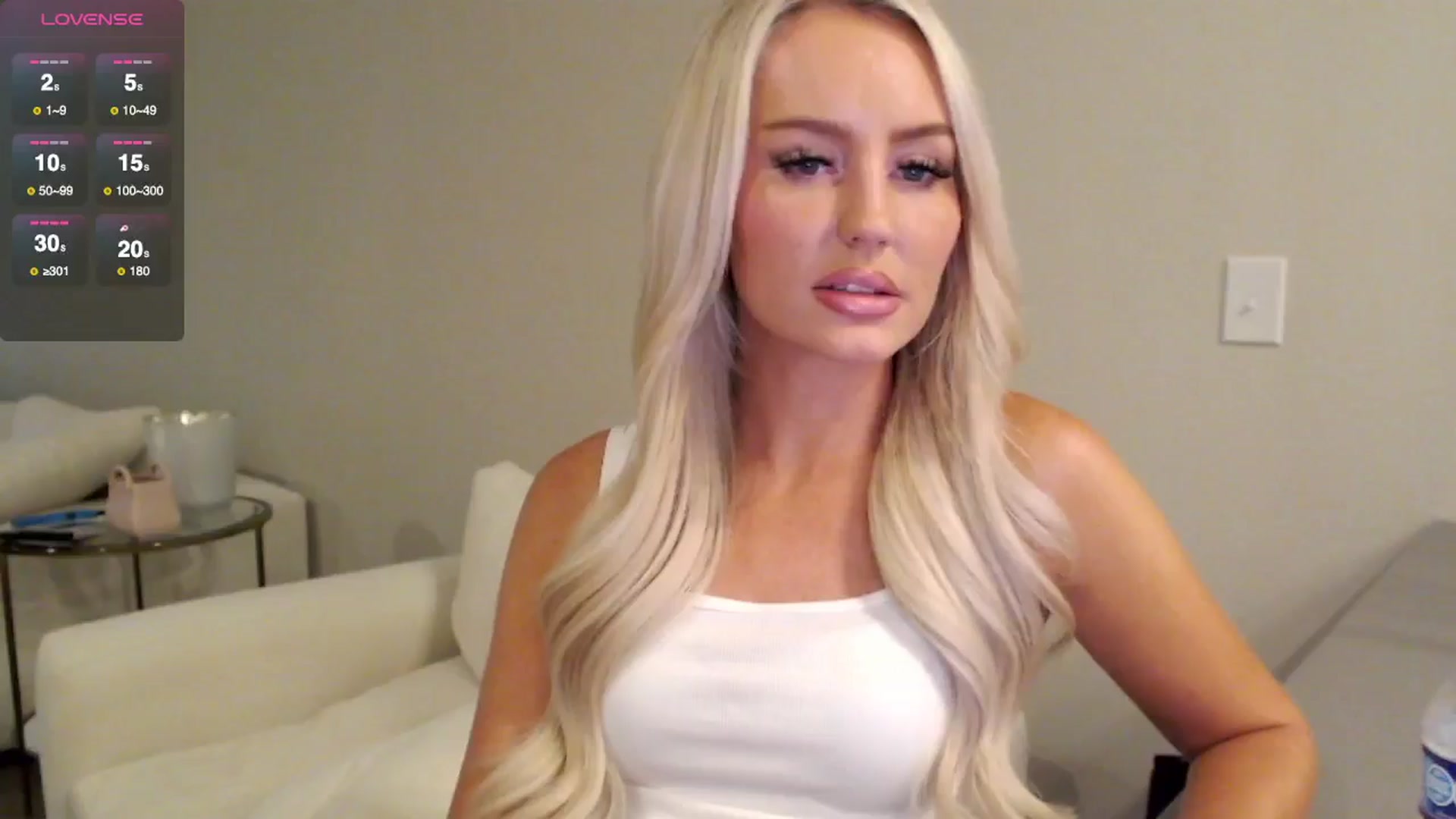 Gallery image thumbnail from Officialelsa's myfreecams stream on, 08/04/2025, 24:52 image 13 of 20