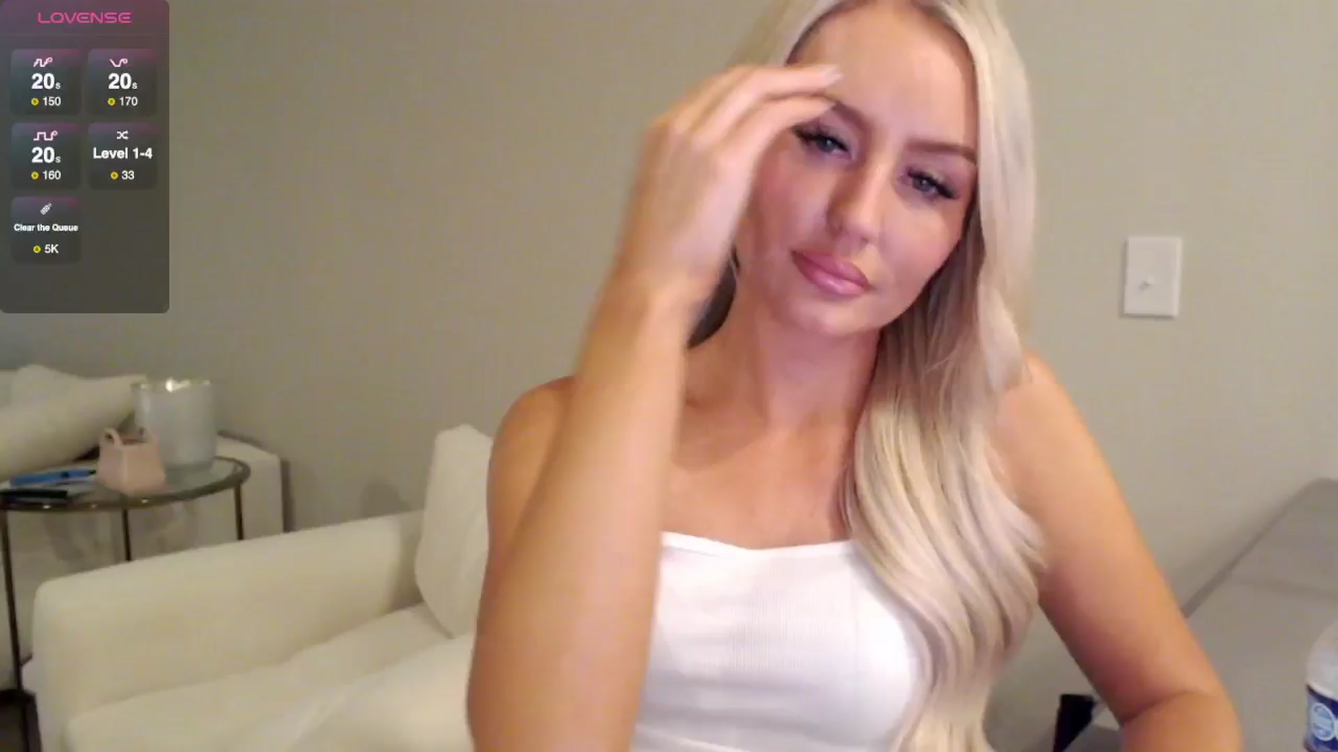 Gallery image thumbnail from Officialelsa's myfreecams stream on, 08/04/2025, 24:52 image 16 of 20