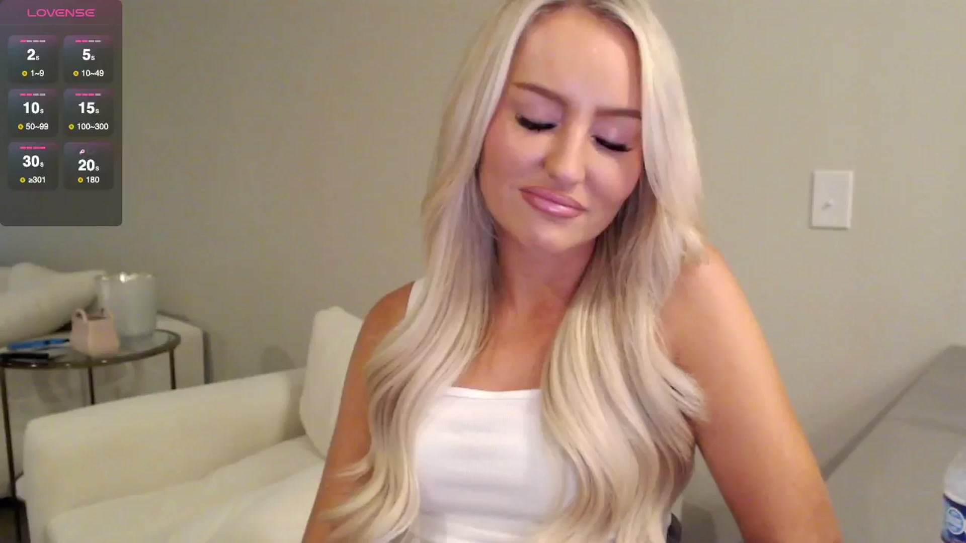 Gallery image thumbnail from Officialelsa's myfreecams stream on, 08/04/2025, 24:52 image 14 of 20