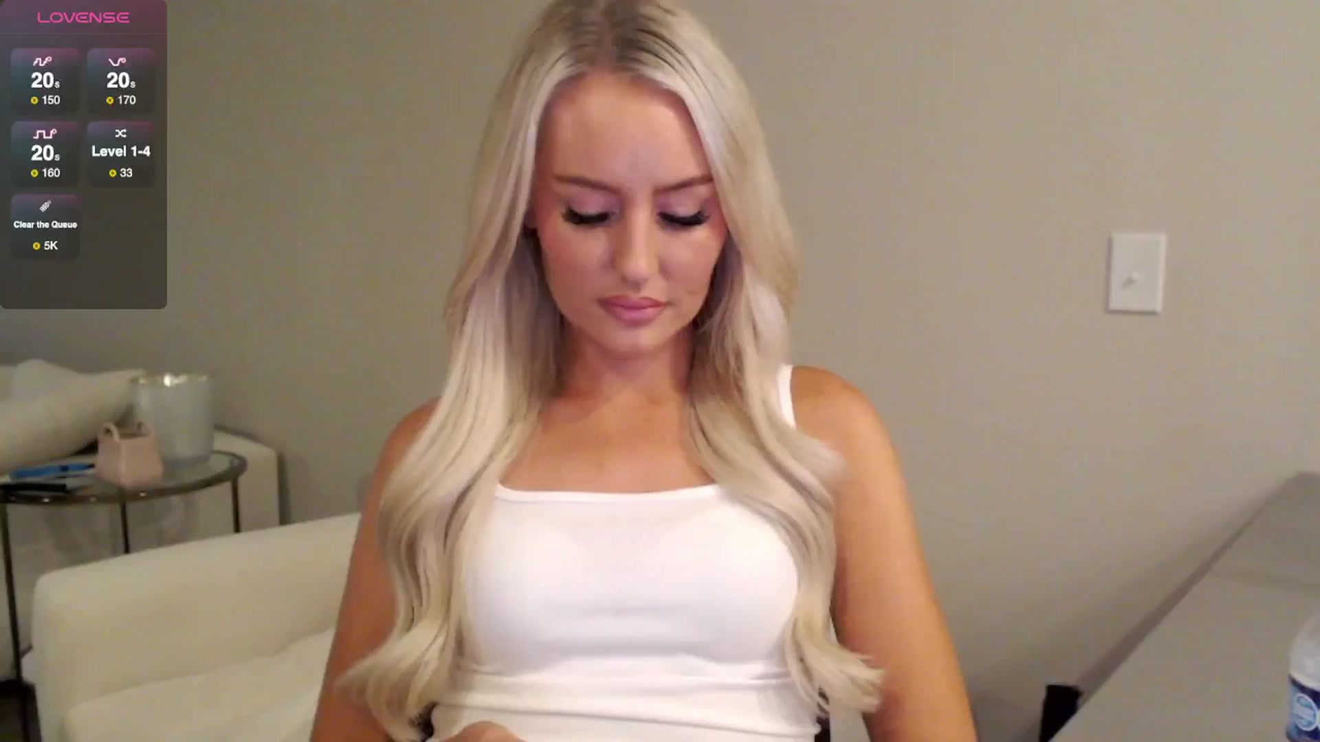 Gallery image thumbnail from Officialelsa's myfreecams stream on, 08/04/2025, 24:52 image 19 of 20