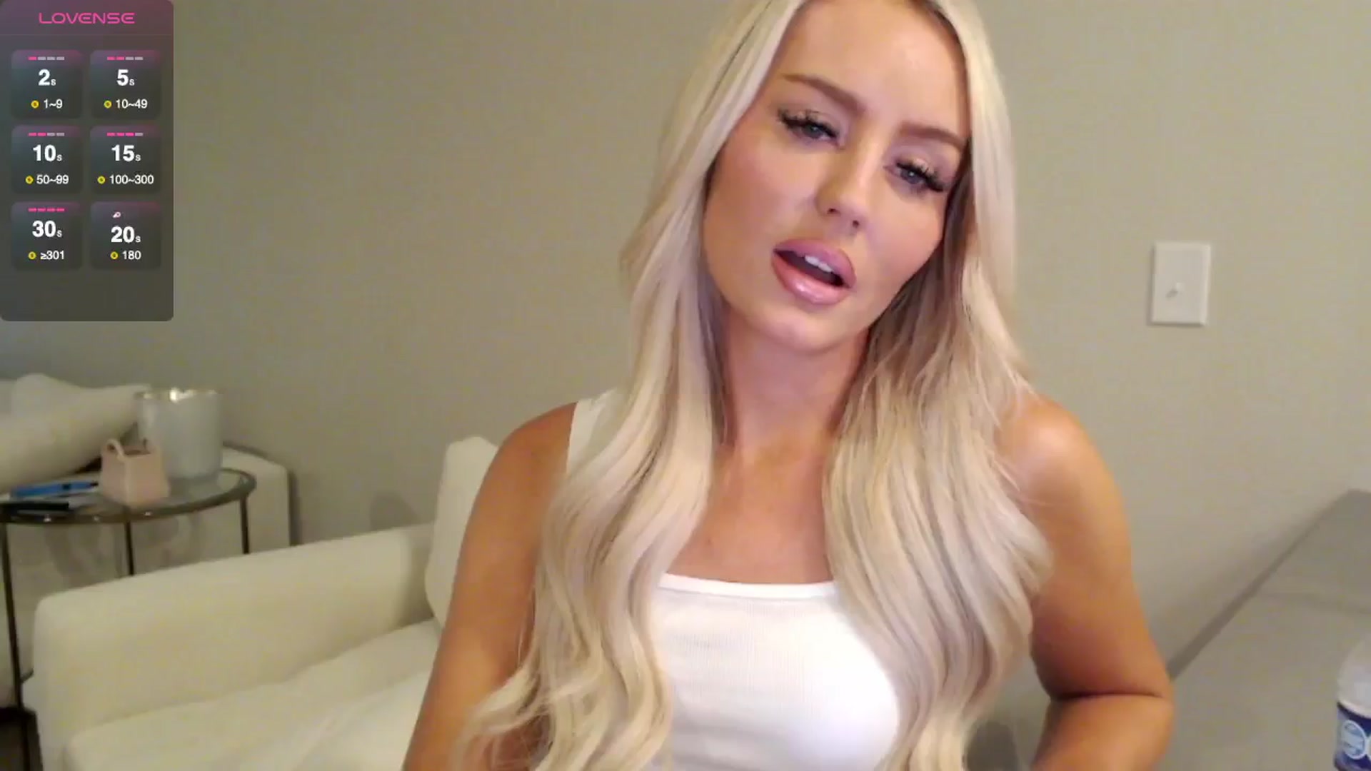Gallery image thumbnail from Officialelsa's myfreecams stream on, 08/04/2025, 24:52 image 10 of 20