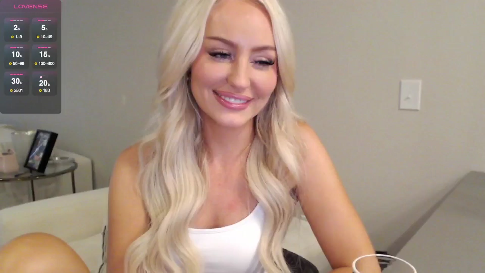 Gallery image thumbnail from Officialelsa's myfreecams stream on, 08/22/2025, 24:10 image 3 of 20