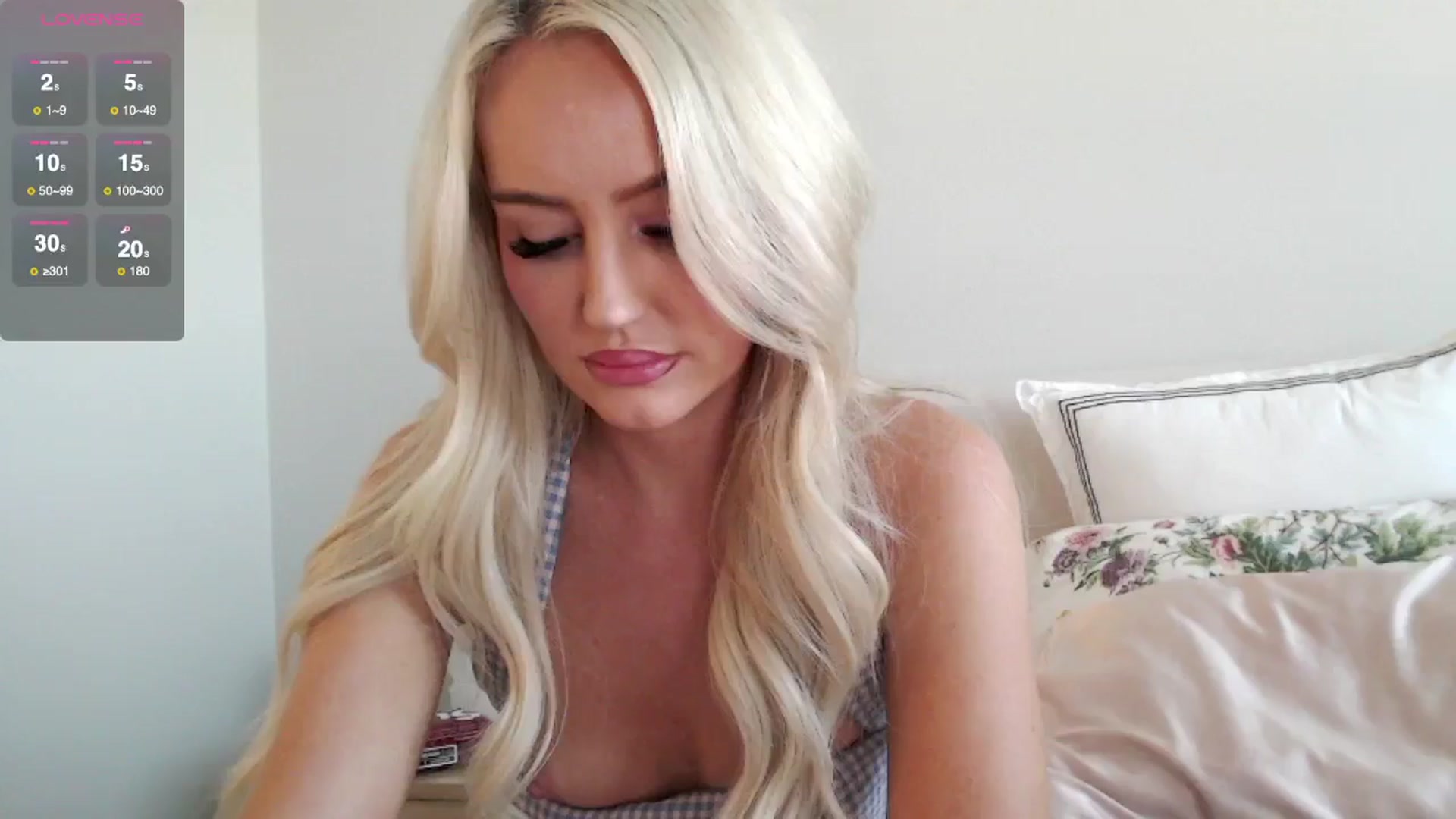 Gallery image thumbnail from Officialelsa's myfreecams stream on, 09/03/2025, 23:07 image 17 of 20
