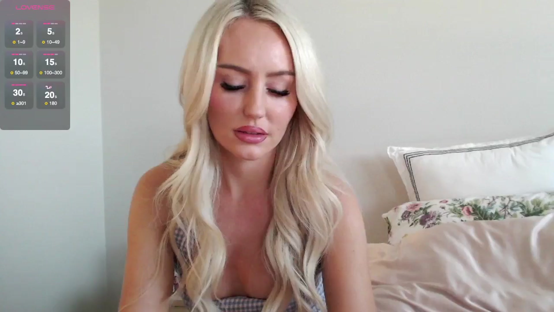Gallery image thumbnail from Officialelsa's myfreecams stream on, 09/03/2025, 23:07 image 16 of 20
