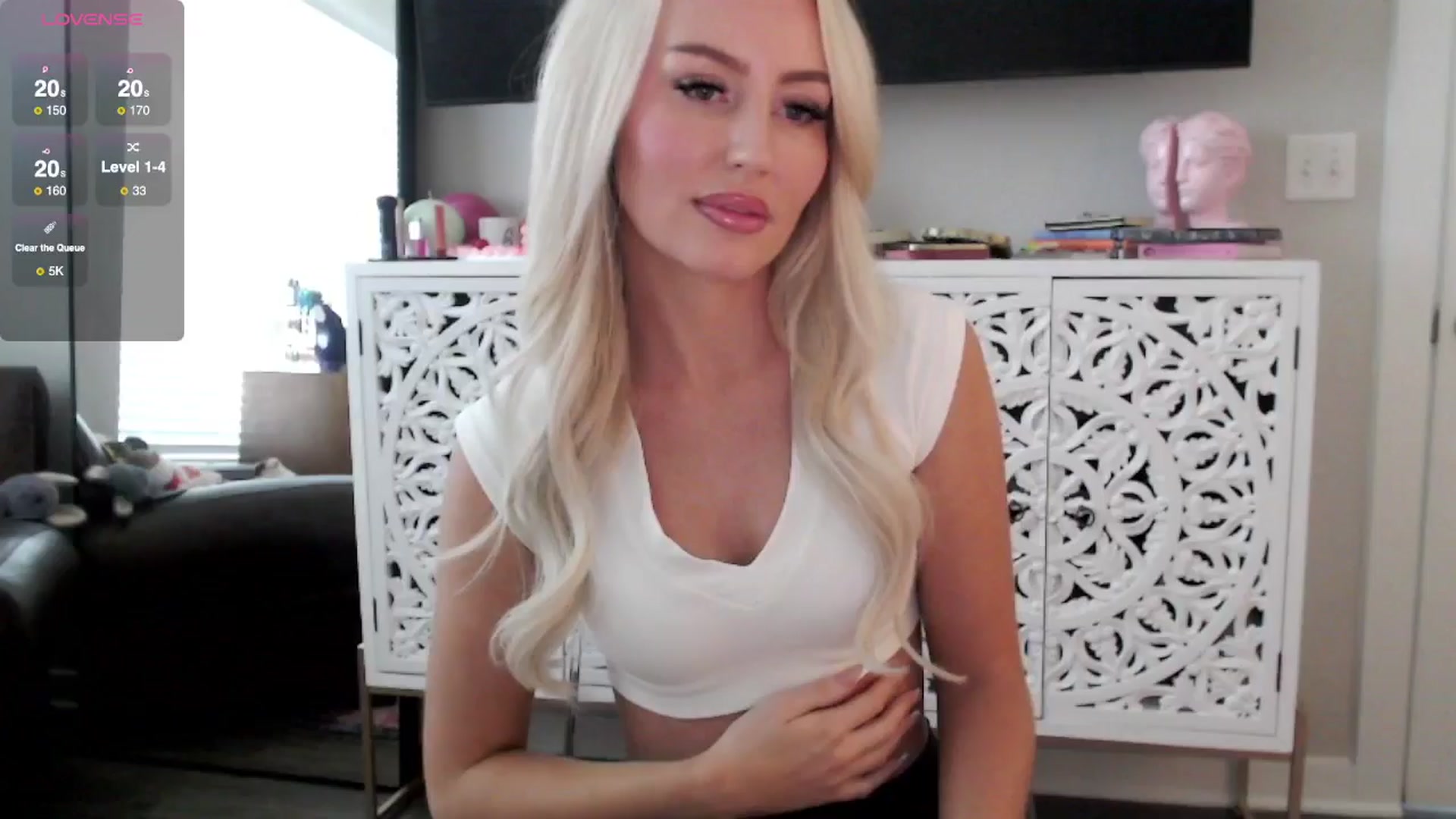 Gallery image thumbnail from Officialelsa's myfreecams stream on, 09/08/2025, 21:11 image 2 of 20