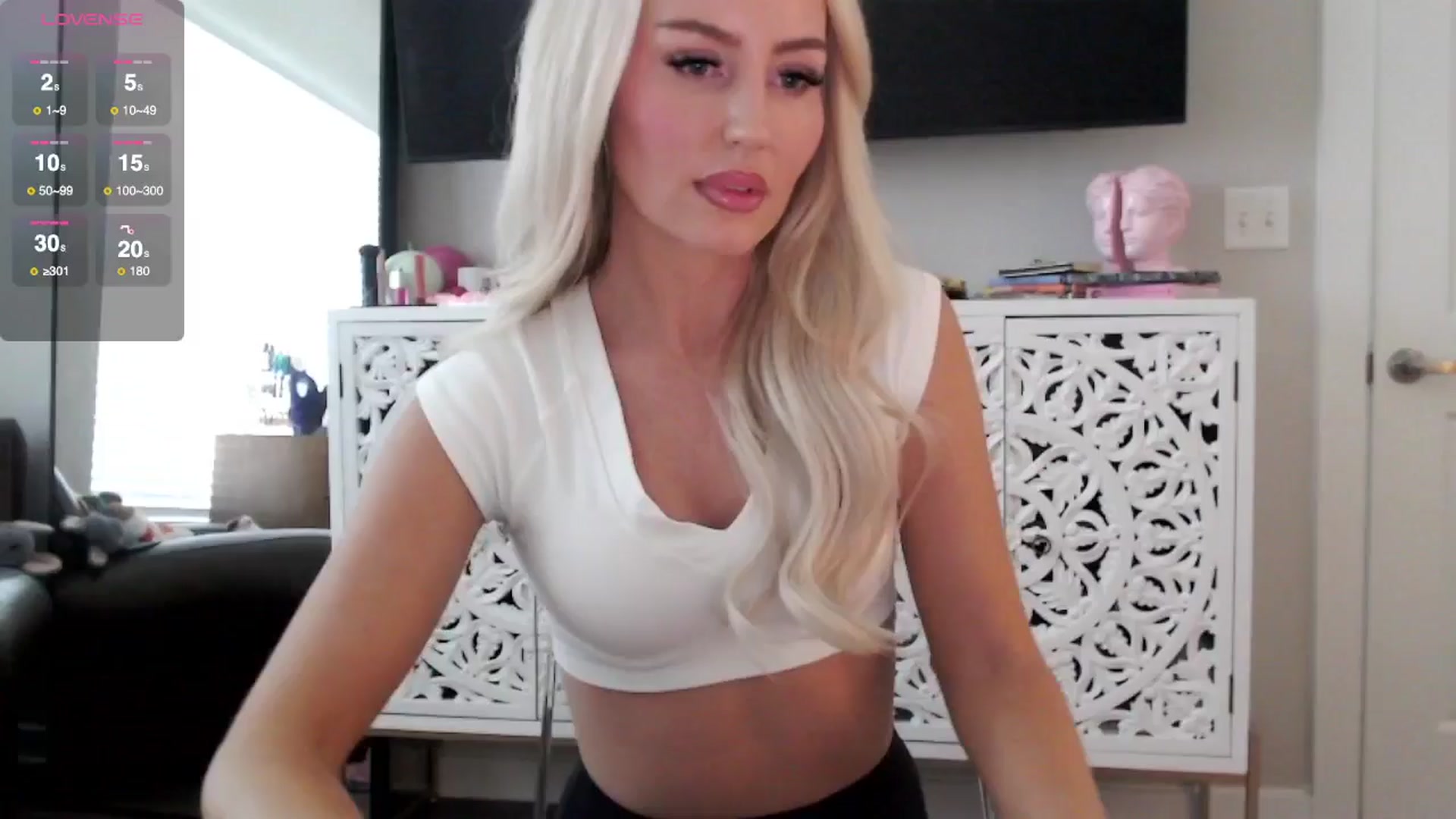 Gallery image thumbnail from Officialelsa's myfreecams stream on, 09/08/2025, 21:11 image 1 of 20