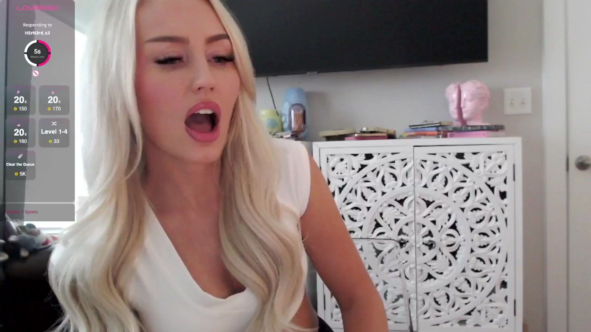 Gallery image thumbnail from Officialelsa's myfreecams stream on, 09/08/2025, 21:11 image 12 of 20
