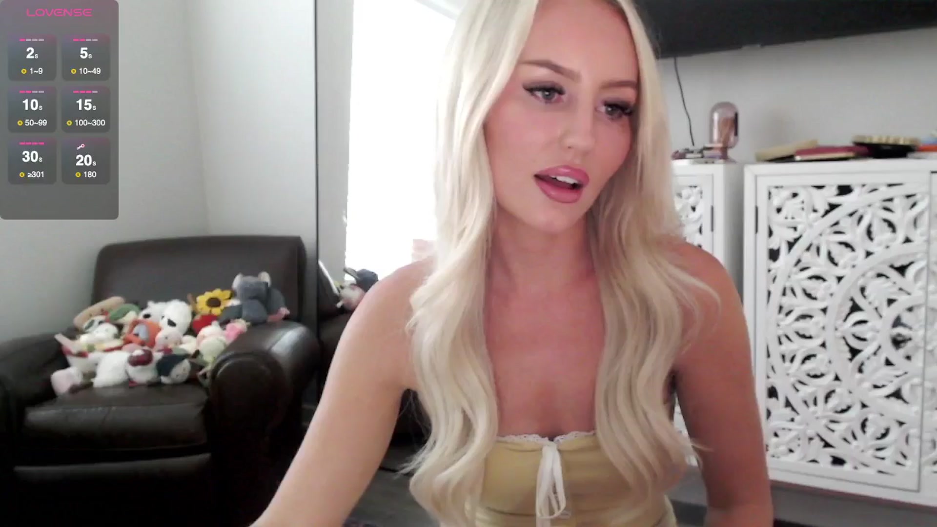 Gallery image thumbnail from Officialelsa's myfreecams stream on, 09/15/2025, 21:56 image 13 of 20